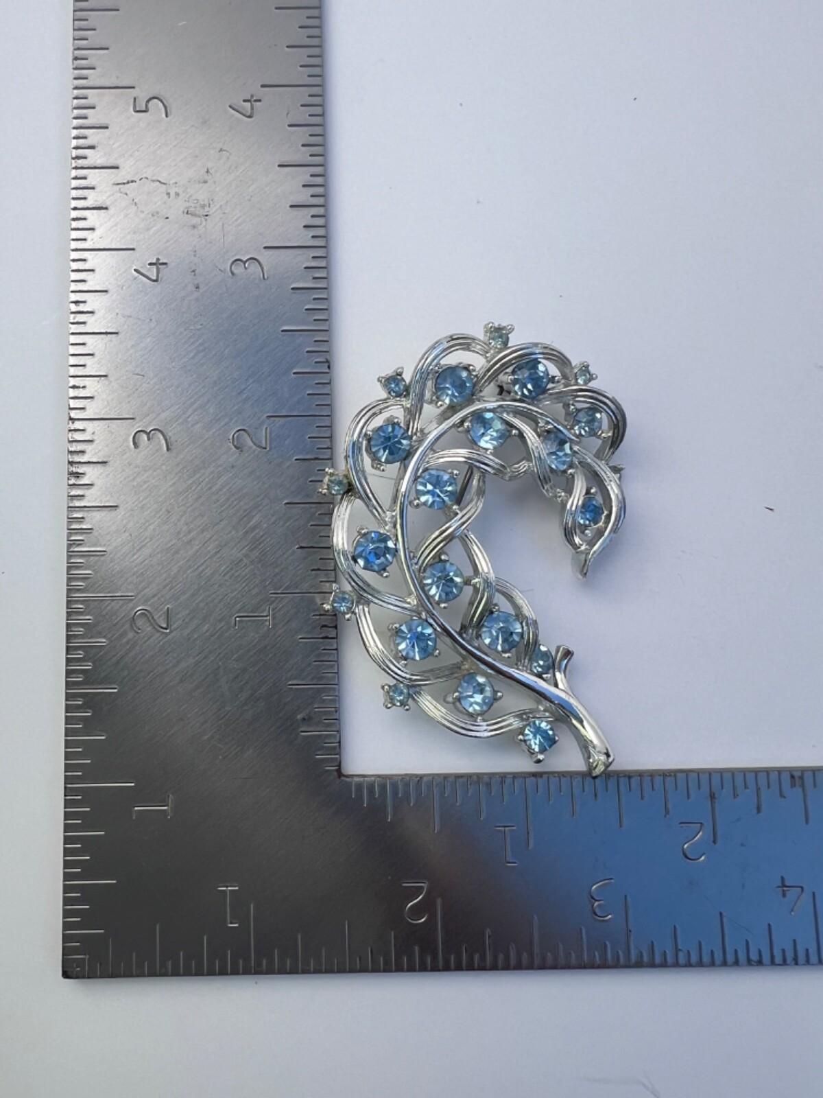 Vintage Amasing Blue Rhinestones Nested on Silver Tone Brooch By Lisner(BRCH3622
