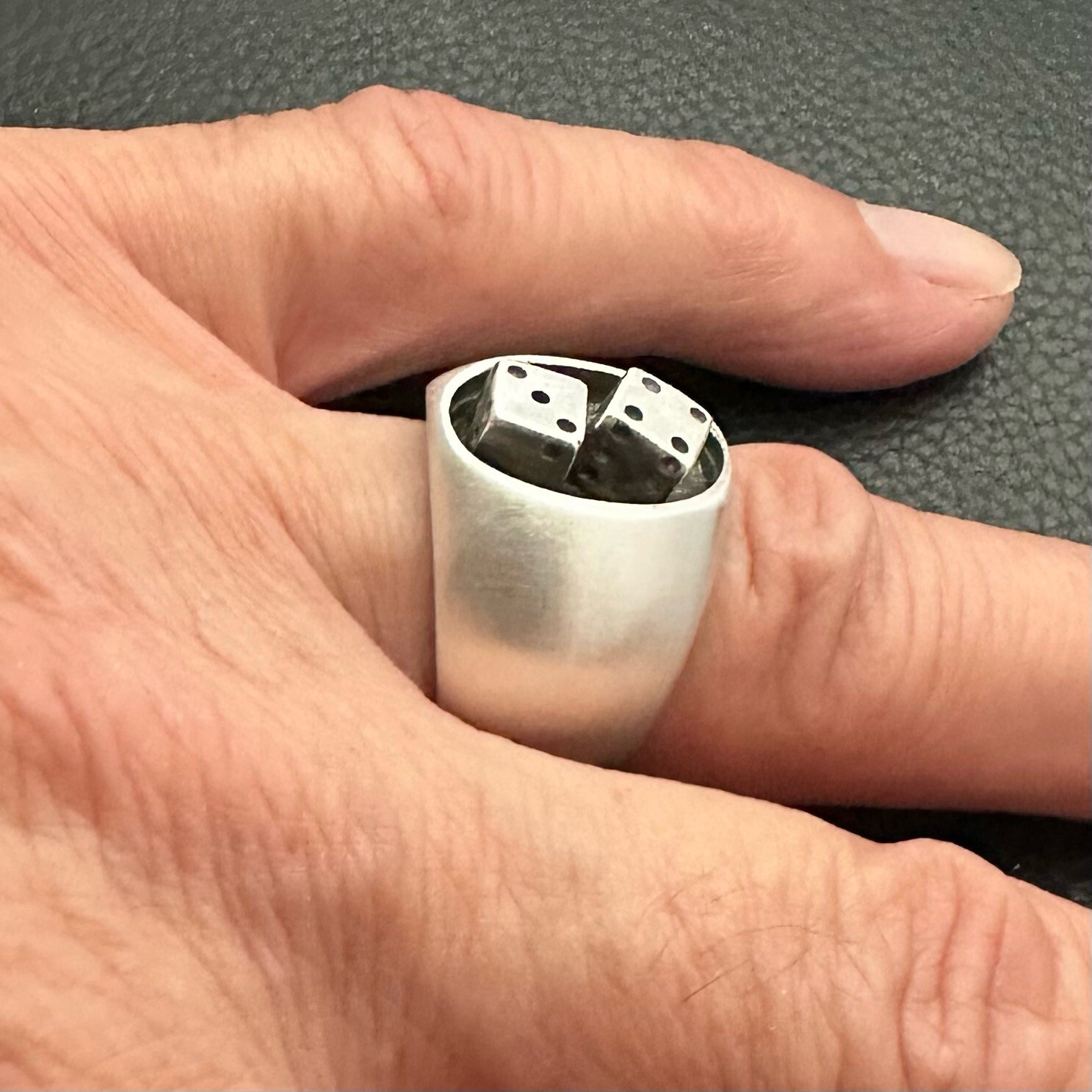 MJG STERLING SILVER LUCKY 7 TUMBLIN DICE OVAL TOP RING. 26 GRAMS. LAS VEGAS