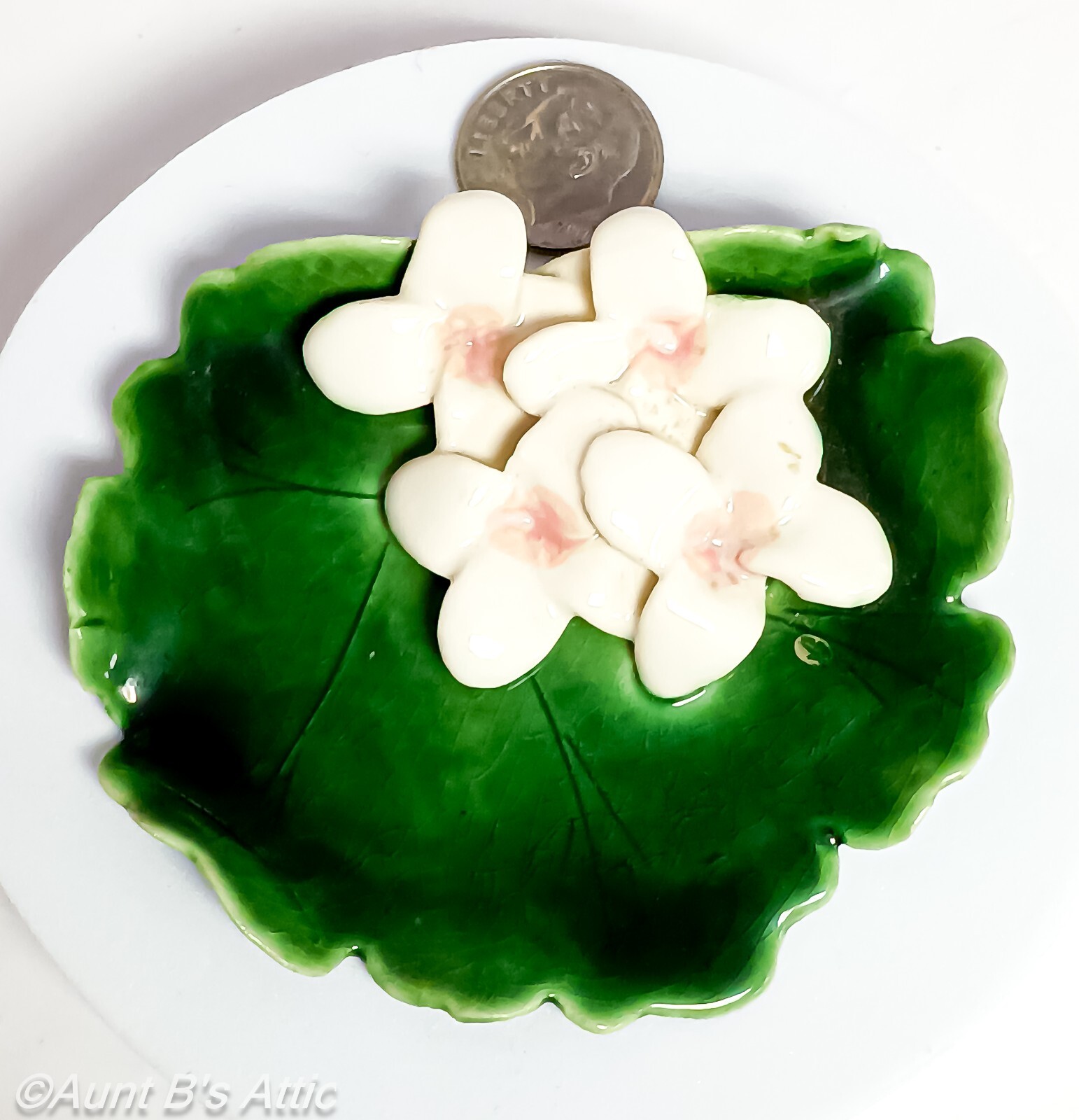 Pin/Brooch Vintage Mid 20th Century Glazed Ceramic Green Lilly Pad & Flower Pin
