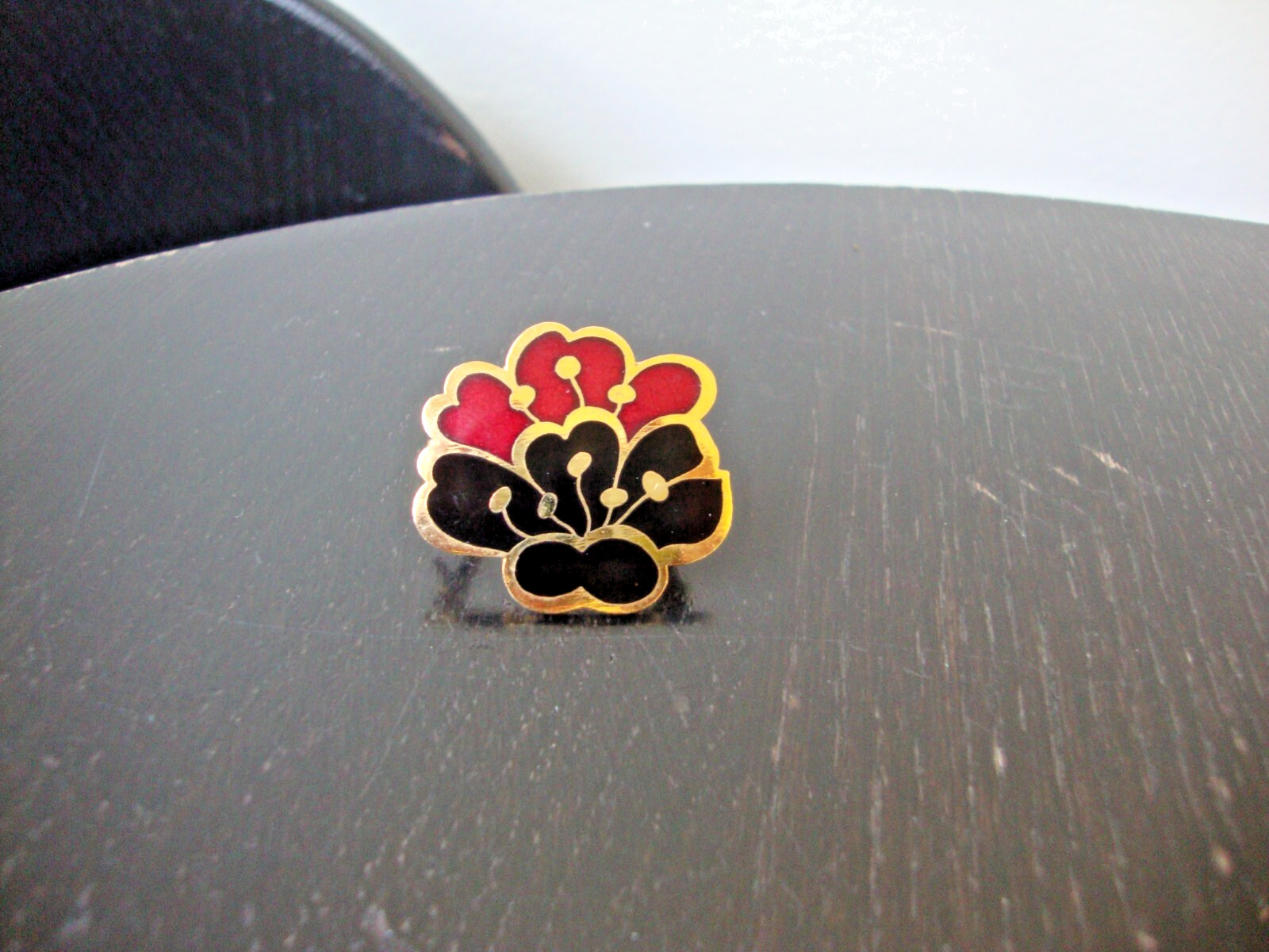 Vtg Samuel Huang Cloisonne Cherry Blossom Black Red Enamel Gold Tone Scarf Clip