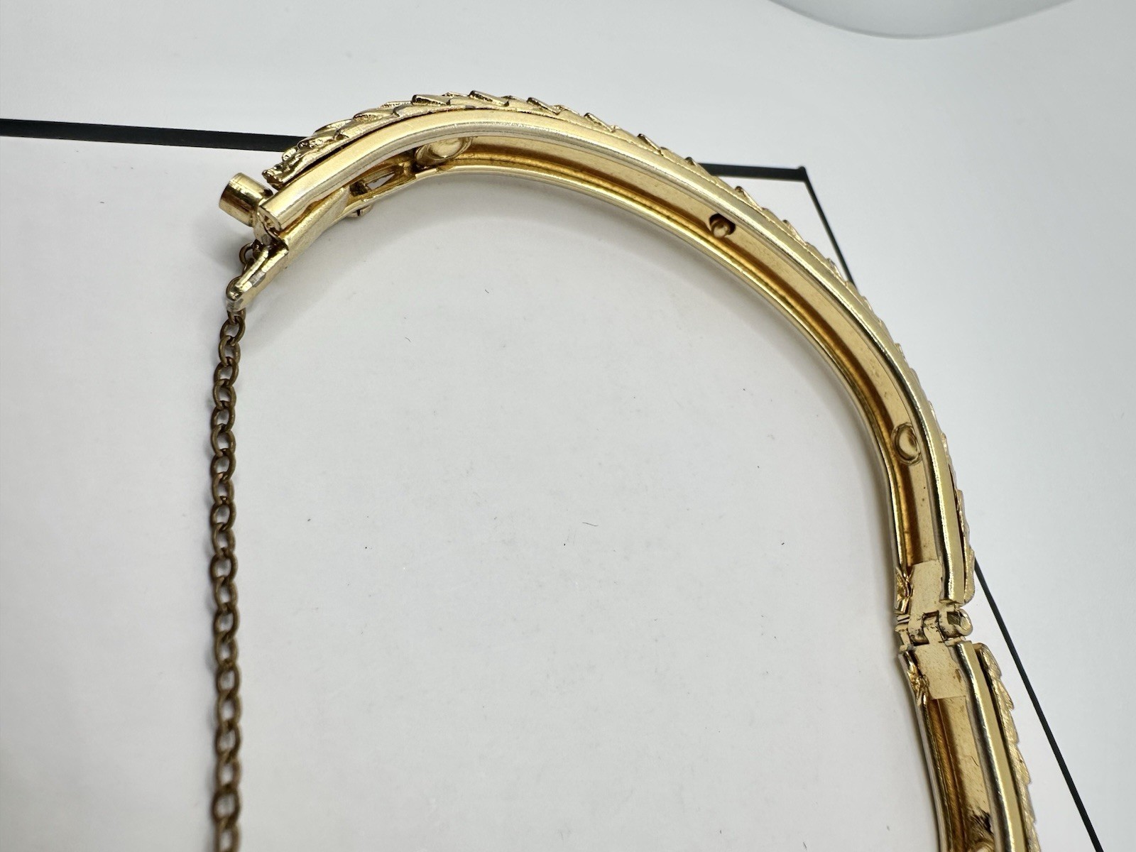 VTG Gold Tone Hinge Bangle Snake Skin Textured Bracelet Unsigned Estate MCM Read