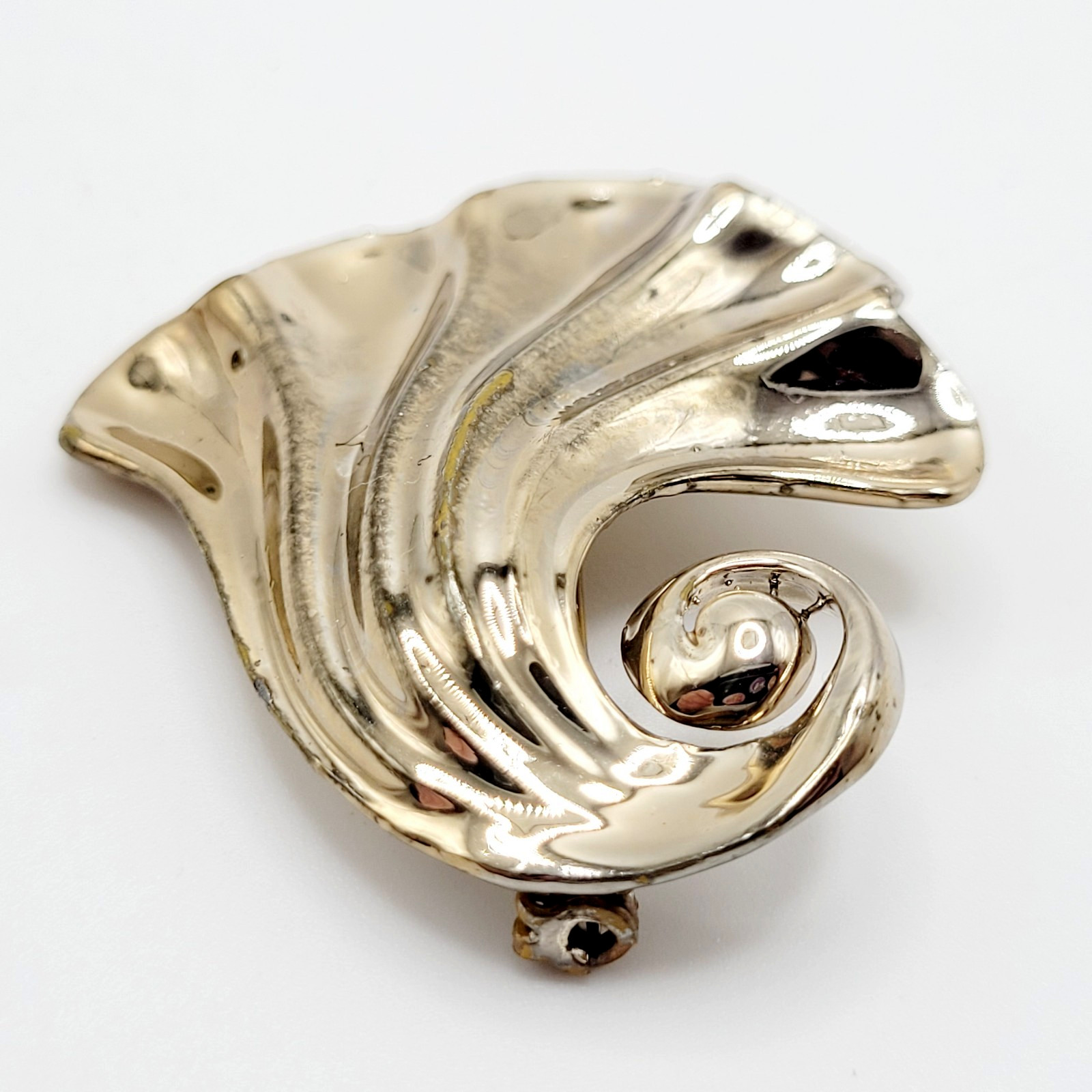 Nouveau Style Nautical Shell Swirl Wave Gold Tone Pin Retro 1940s Style Brooch