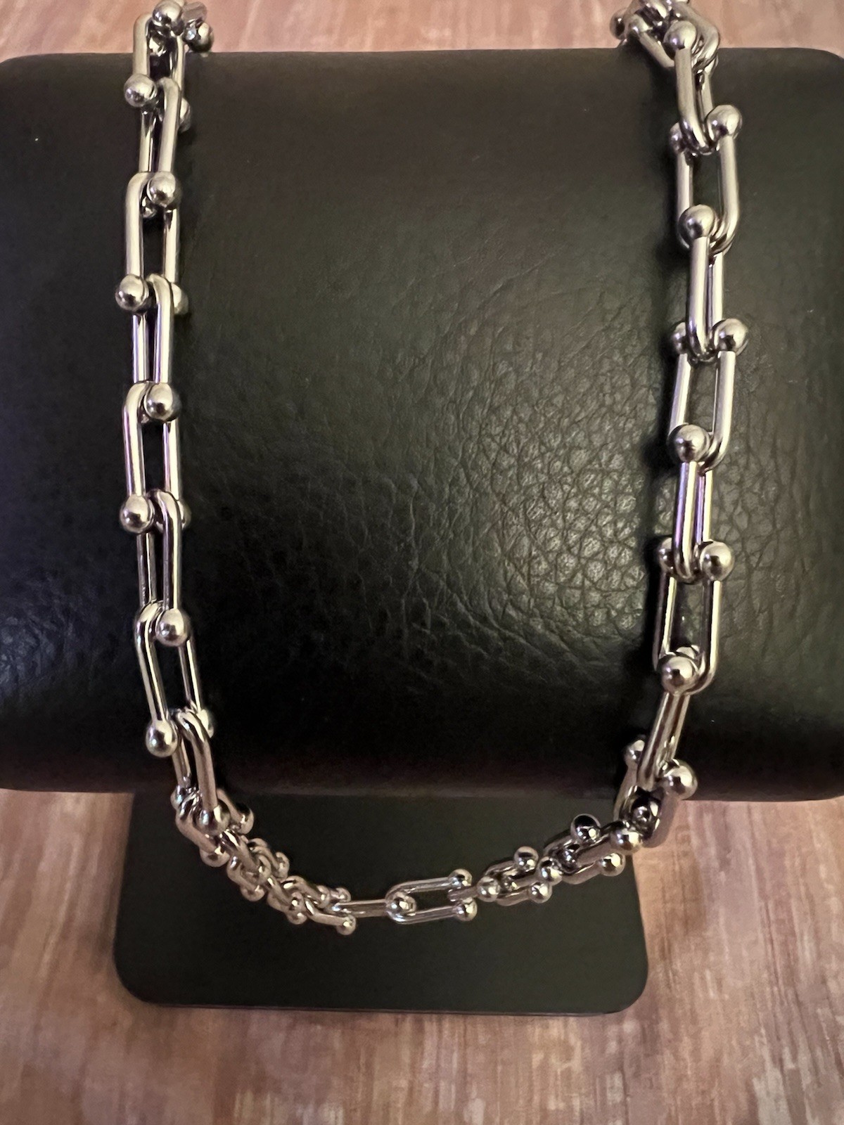 16” Horse Shoe U Shaped Chain Necklace Shiny Silver Color Solid Stainless Steel