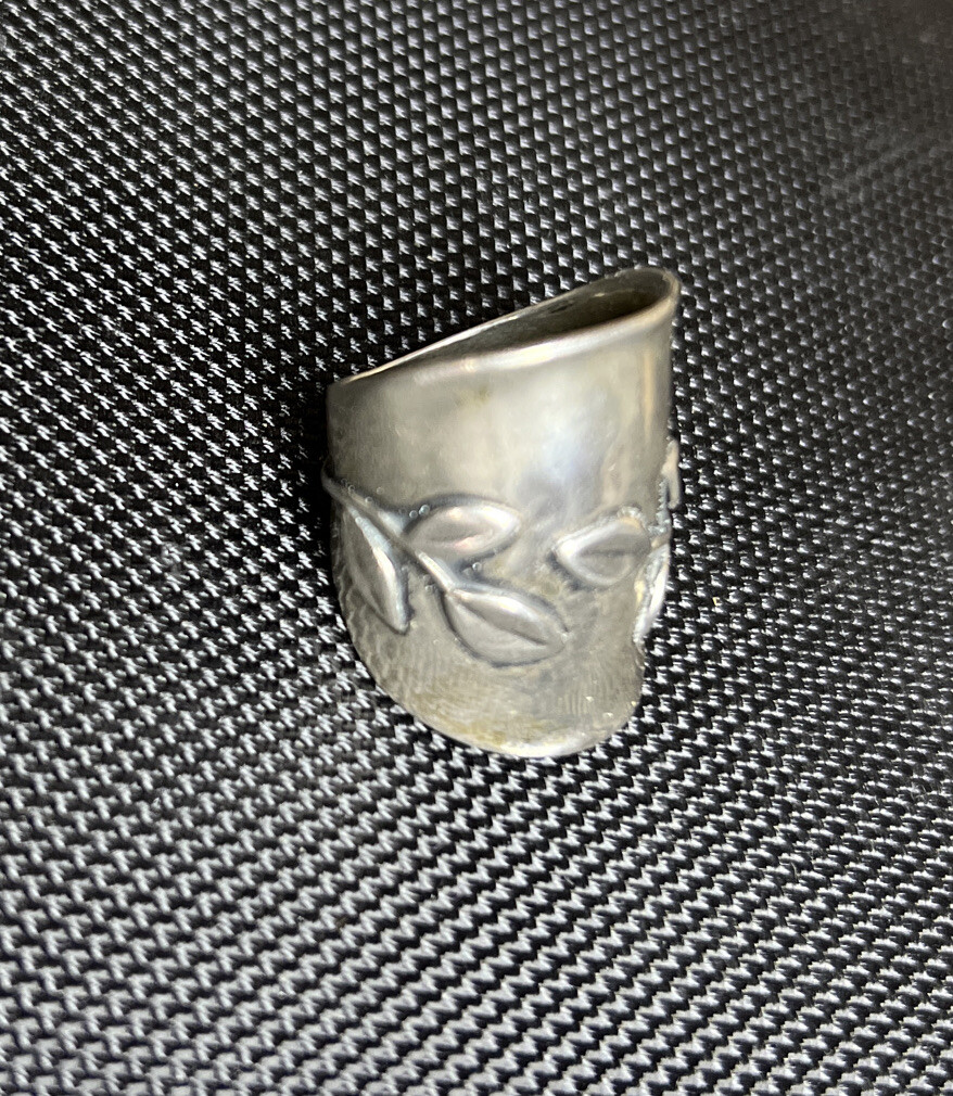 Paz creations sterling silver ring marked 925 Pz Sz 7 leaf design Made In Israel