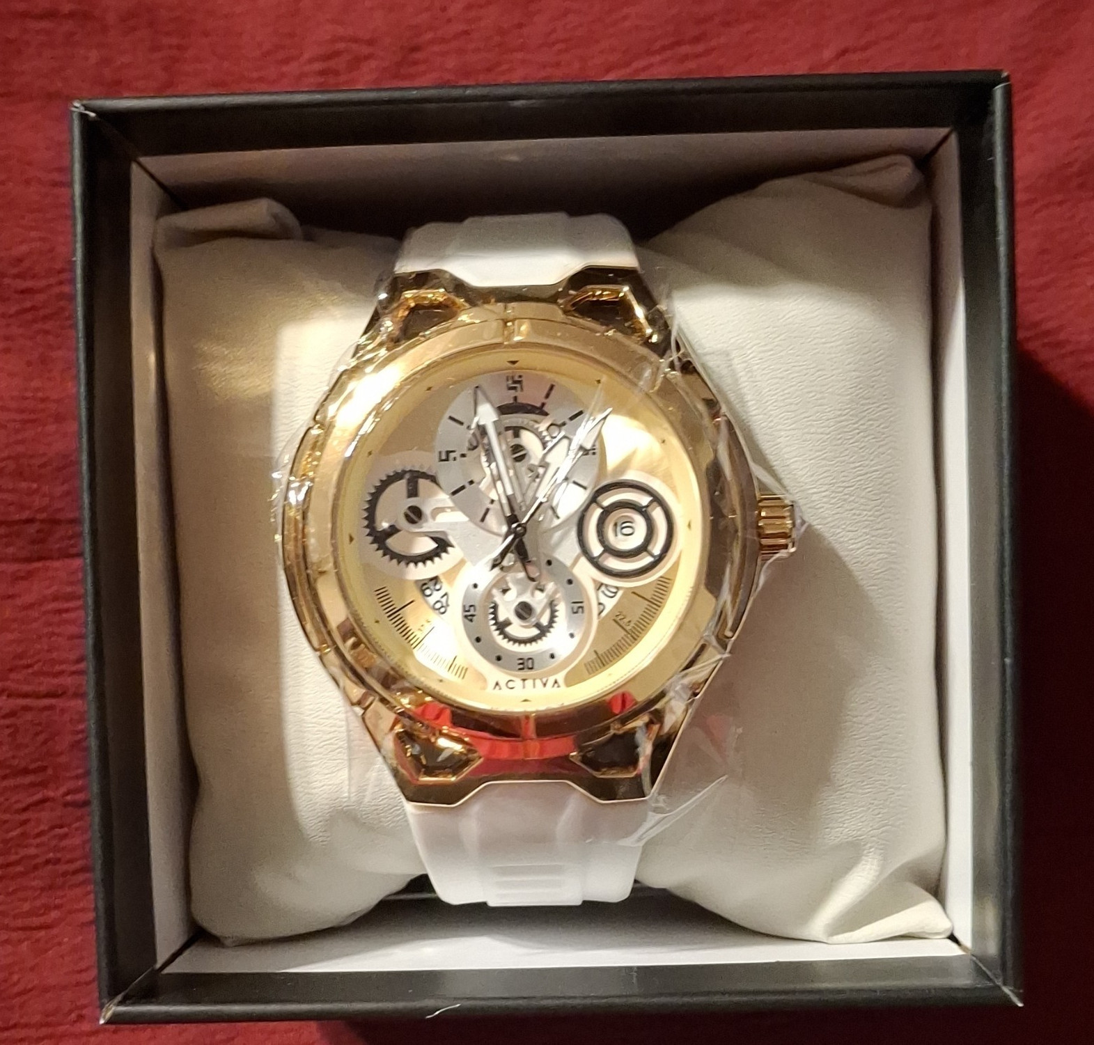 Activa Quartz Analog Watch Gold Tone Case White Rubber Strap Date Indicator