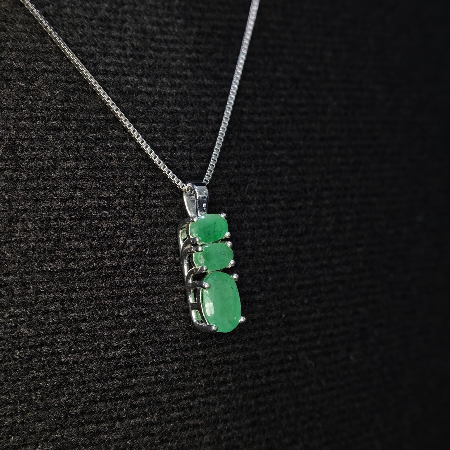 925 Sterling Silver Natural Emerald Pendant Oval Top Rich Green 2.61gm