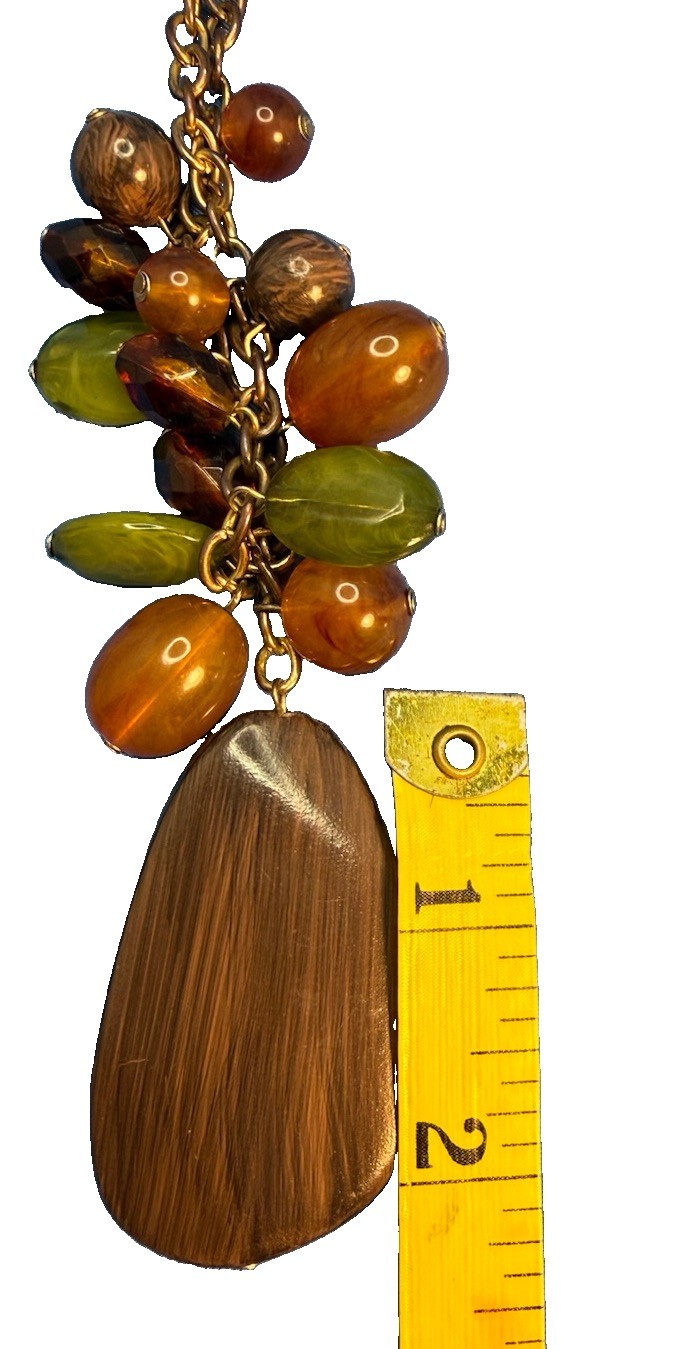 Vtg Style Gold Tone Wood Grain Teardrop Pendant Green and Brown Beaded Necklace