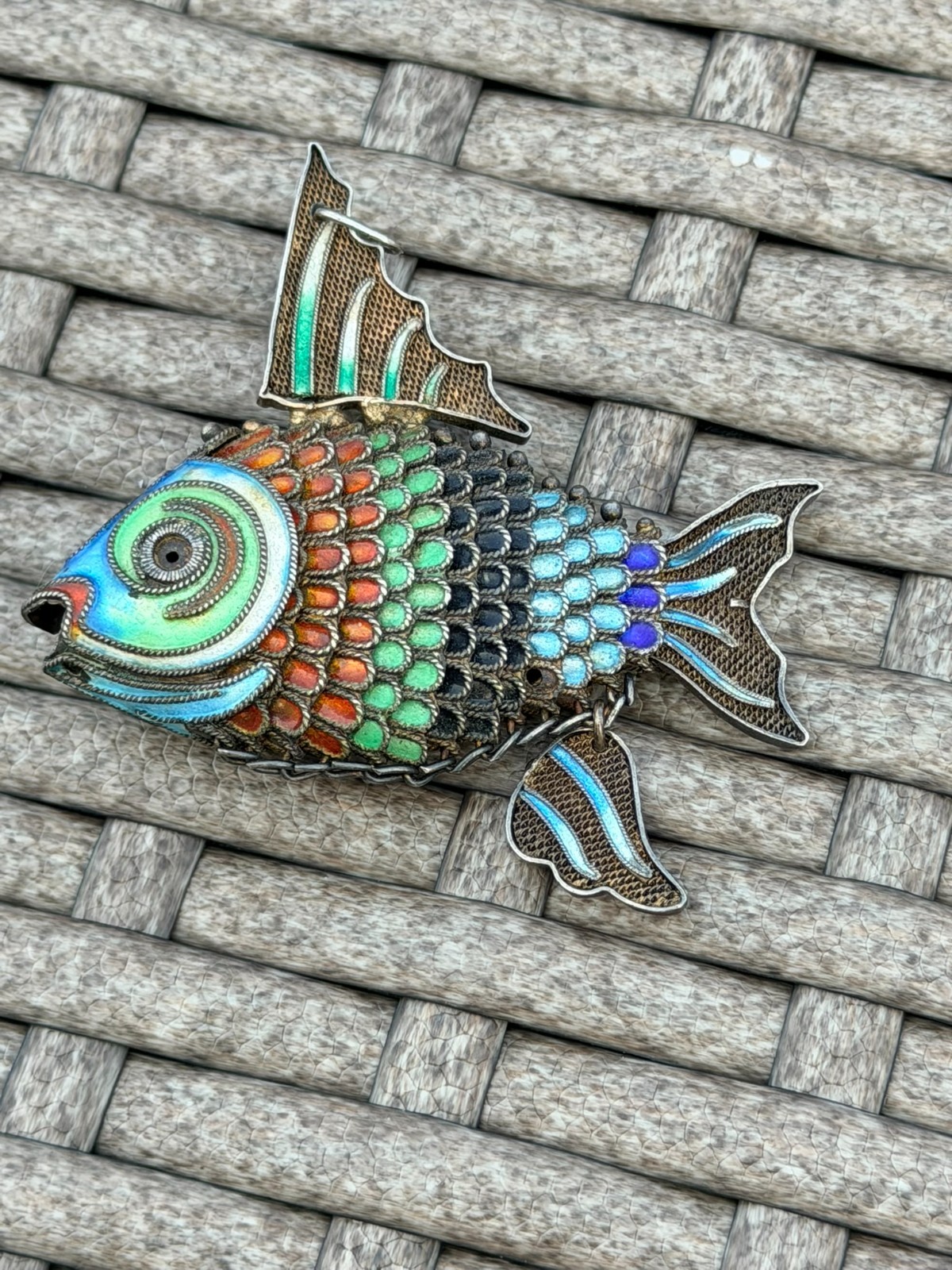 Vintage Chinese Export Silver Filigree Enamel Articulated Fish Brooch Hong Kong