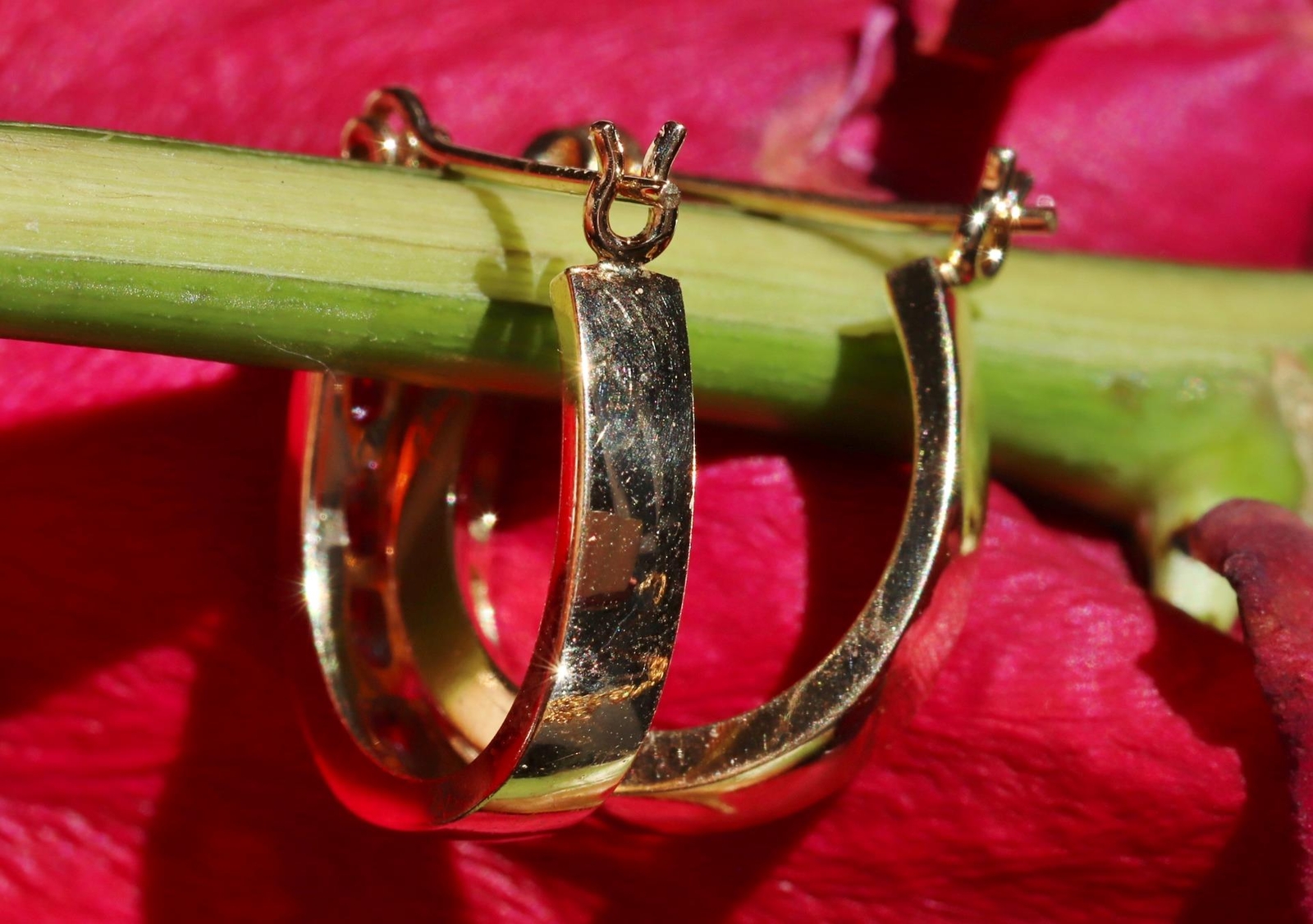 10k yellow gold earrings 0.27ct natural, treated ruby diamond hoop 2.20gr N3634