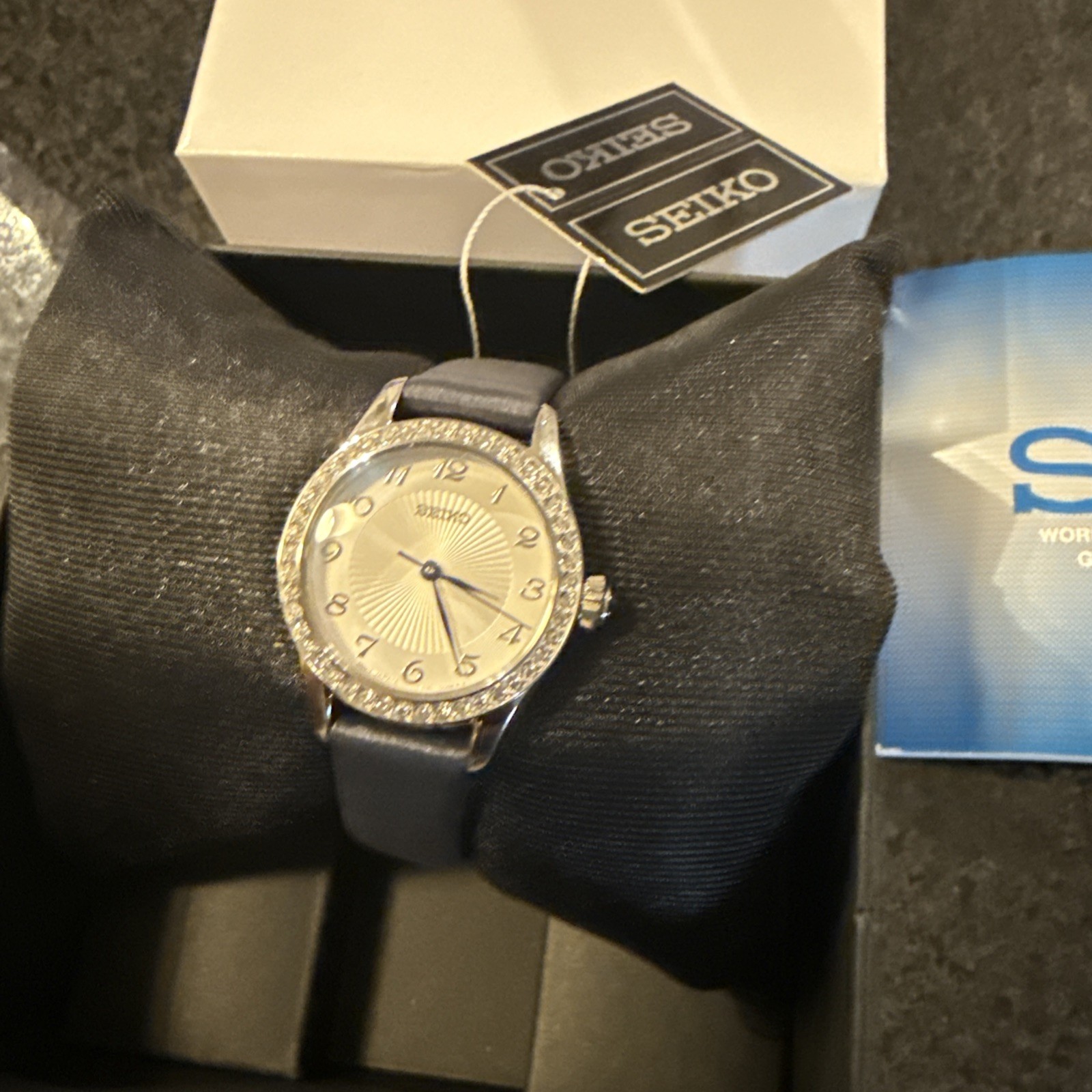 Seiko Core Quartz Crystal Silver Dial Ladies Watch SUR385P2 New