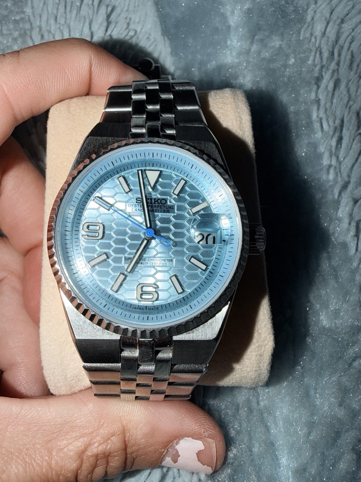 Seiko Blue Honeycomb Dial Fluted Bezel Stainless Bracelet Auto Date Watch