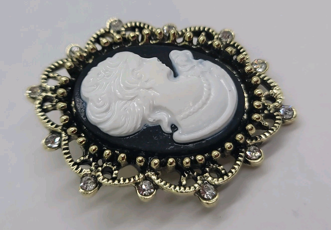 Vintage Victorian Style Cameo Brooch Pin Petite Black & White Rhinestone New