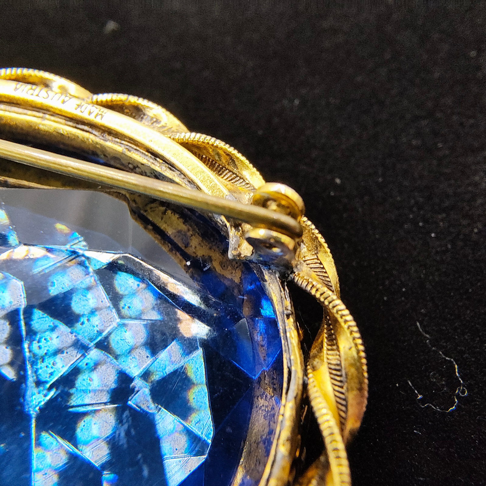 Vintage Art Deco Style Austrian Brooch Blue Paste Gold Tone Filigree Spiral Rope