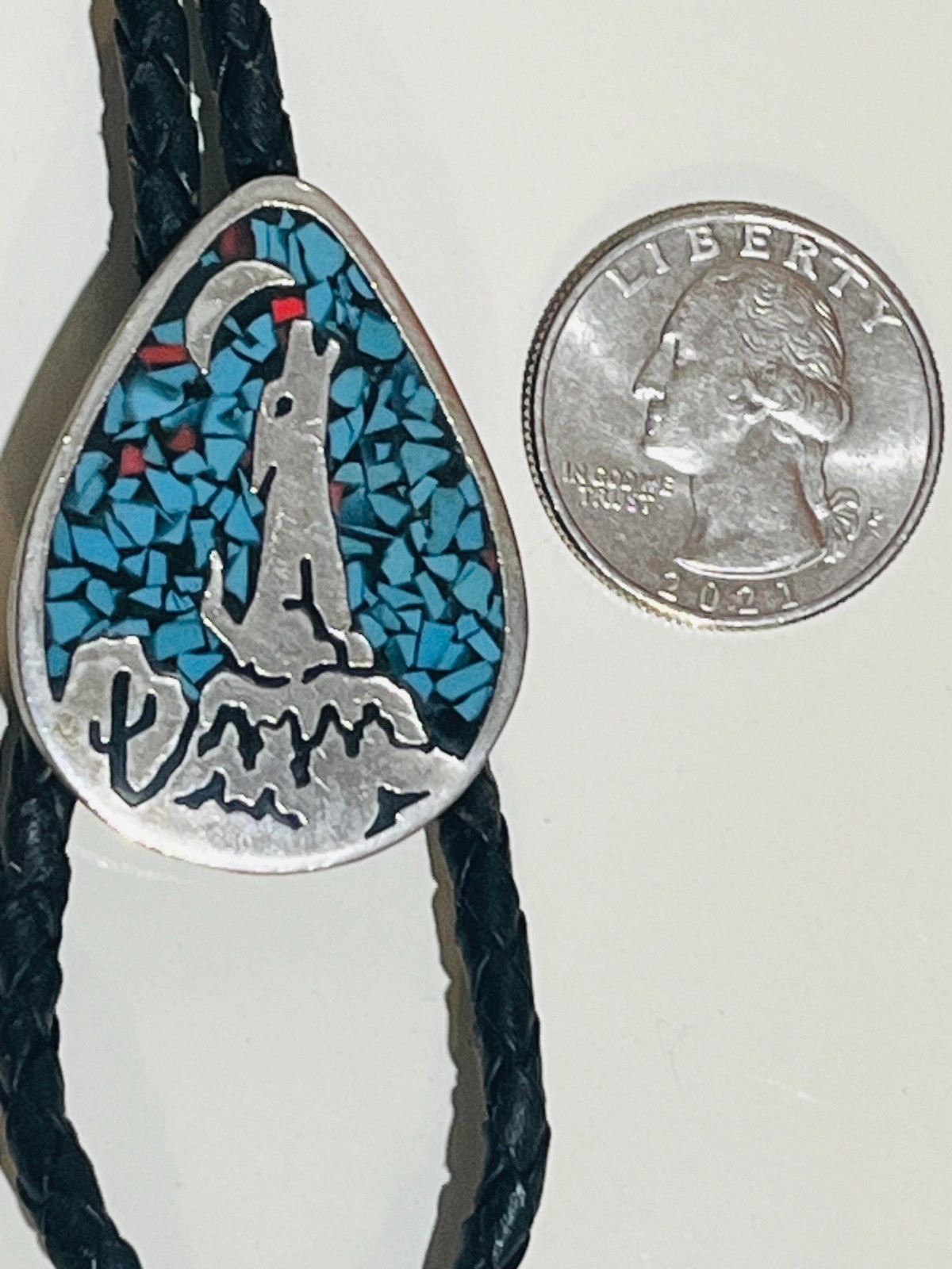 Vintage Siskiyou Southwestern Teardrop Bolo with Crushed Turquoise Inlay Wolf