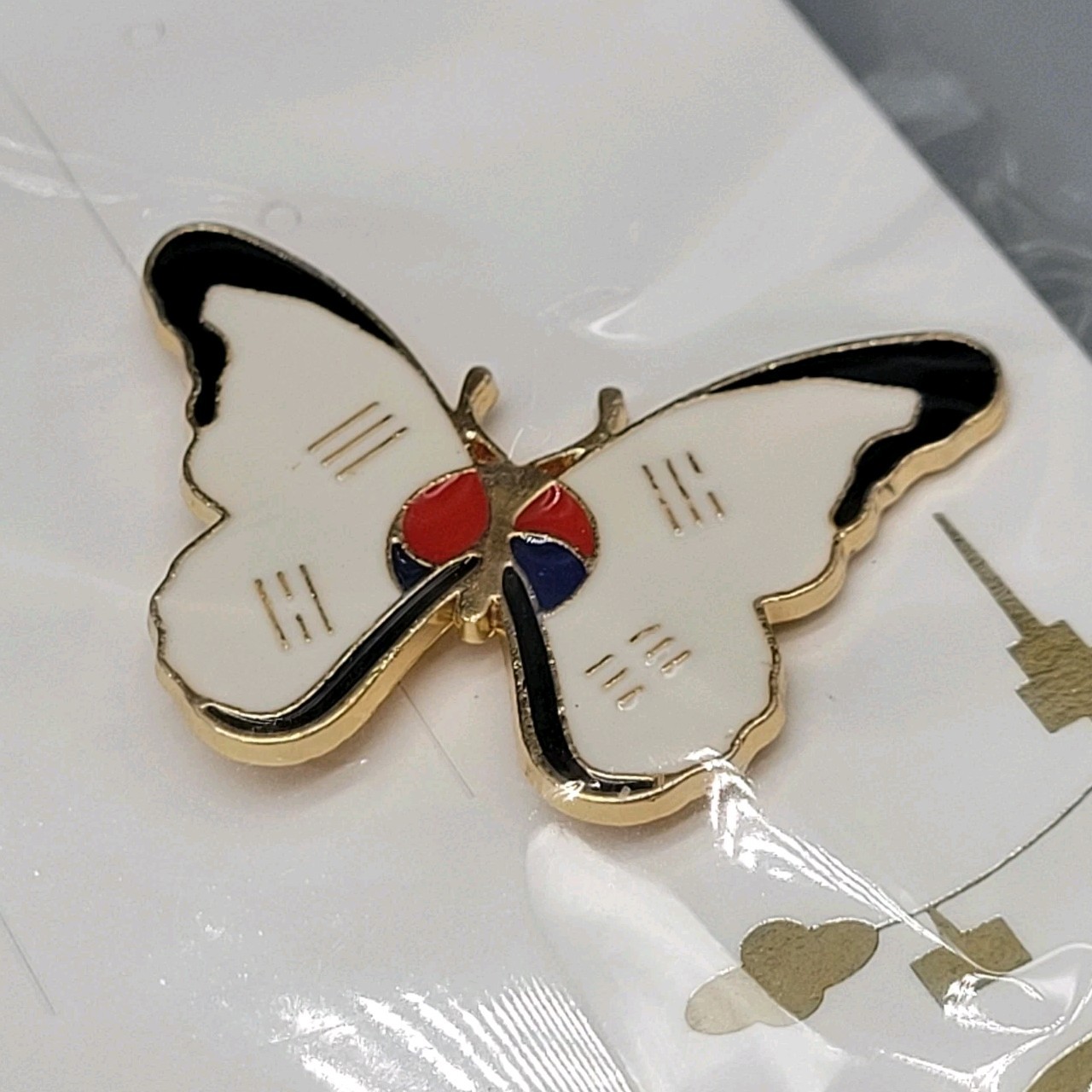 South Korea Butterfly Flag Lapel Pins Patriotic Korean Flag Enamel Metal Pin
