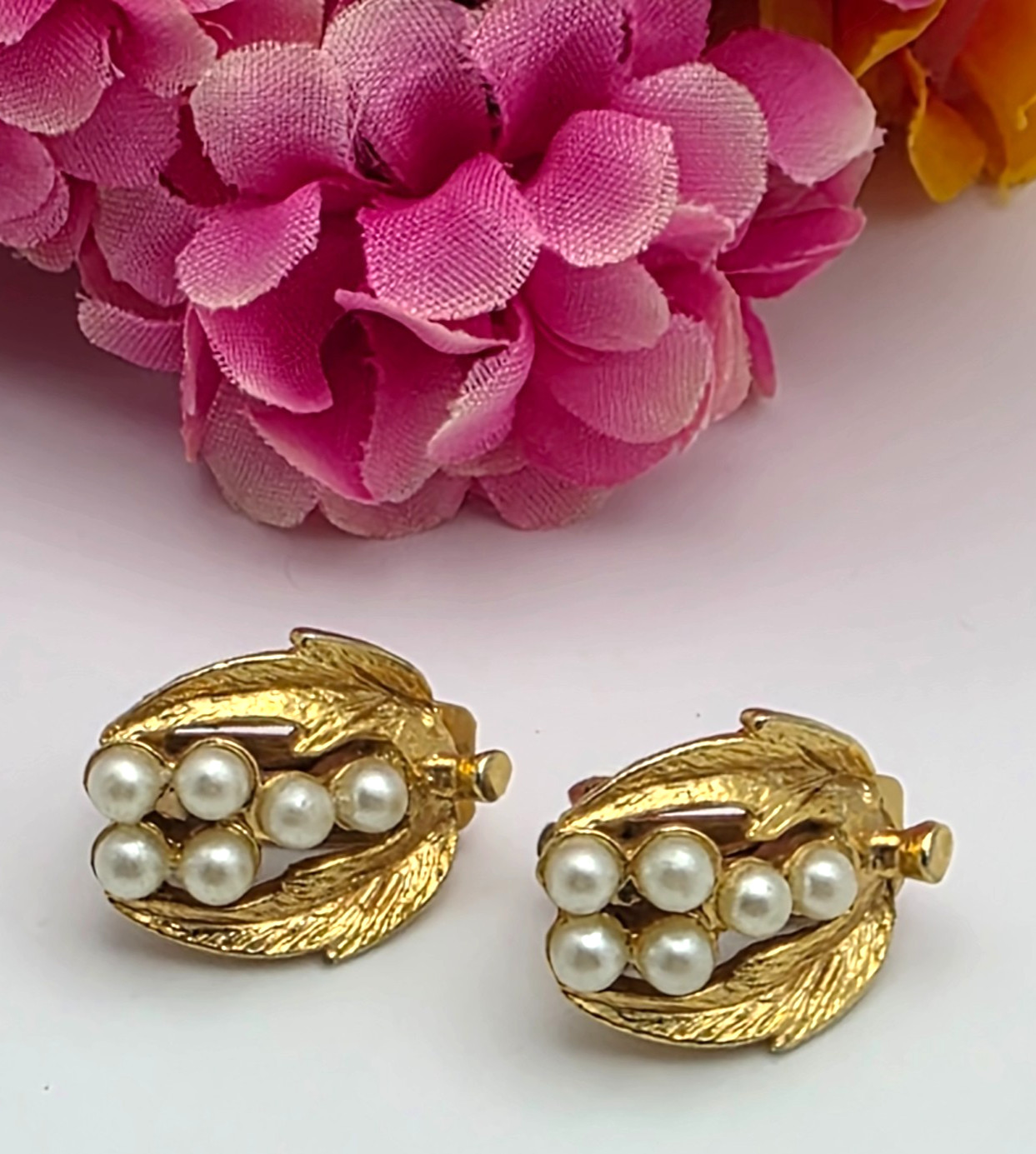 Vintage Leaf Clip-On Earrings Gold Tone 22.4mm White Faux Pearls Pat. Pen.