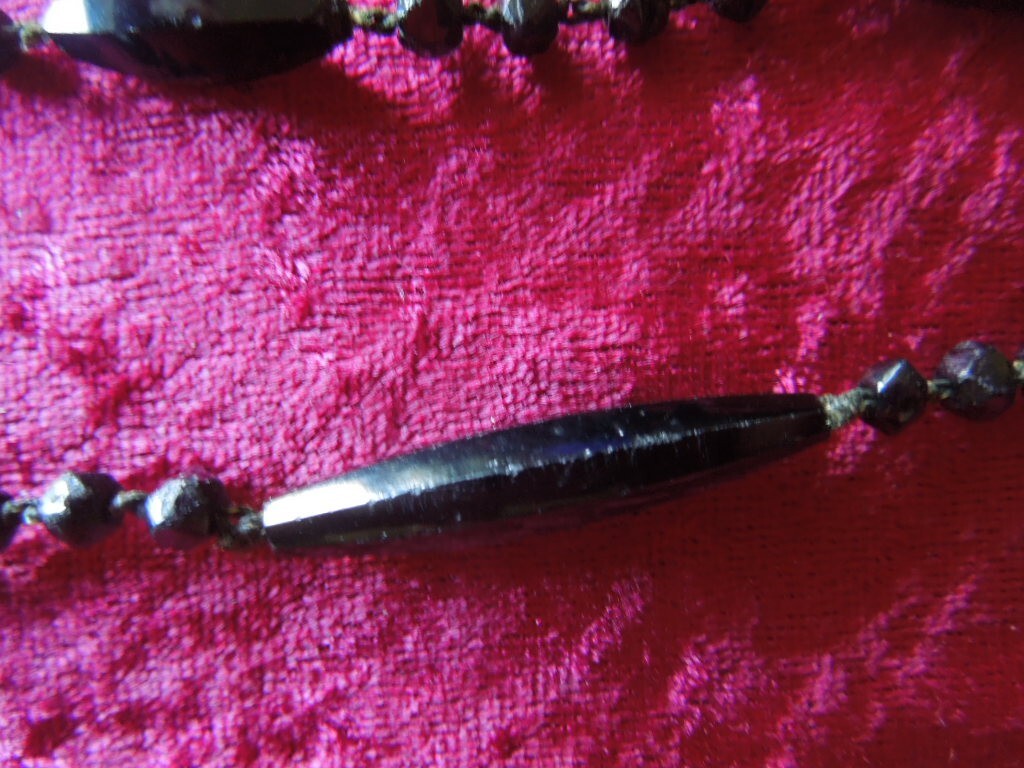 J5401 ART DEC DUTCH VERY LONG BLACK Whitby Jet FLAPPER LENGTH 180 CM SEE DESCR