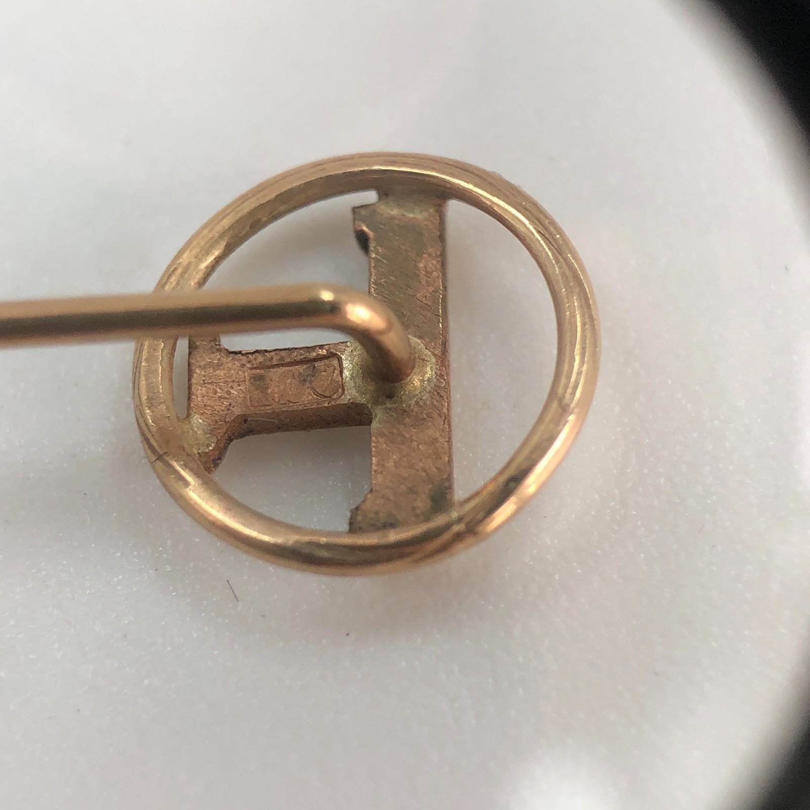 Vintage 9ct Gold ‘ T ‘ Initial Stick Pin – L 2.7cm x W 1cm – 0.73g