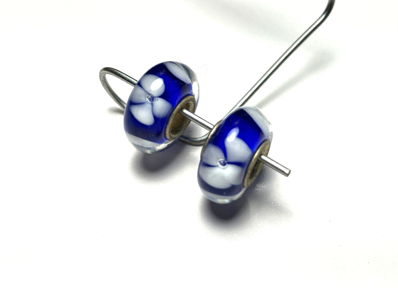(2 PCS.) TWO RARE RETIRED TROLLBEADS DOUBLE FLOWER / Blue With White Flowers