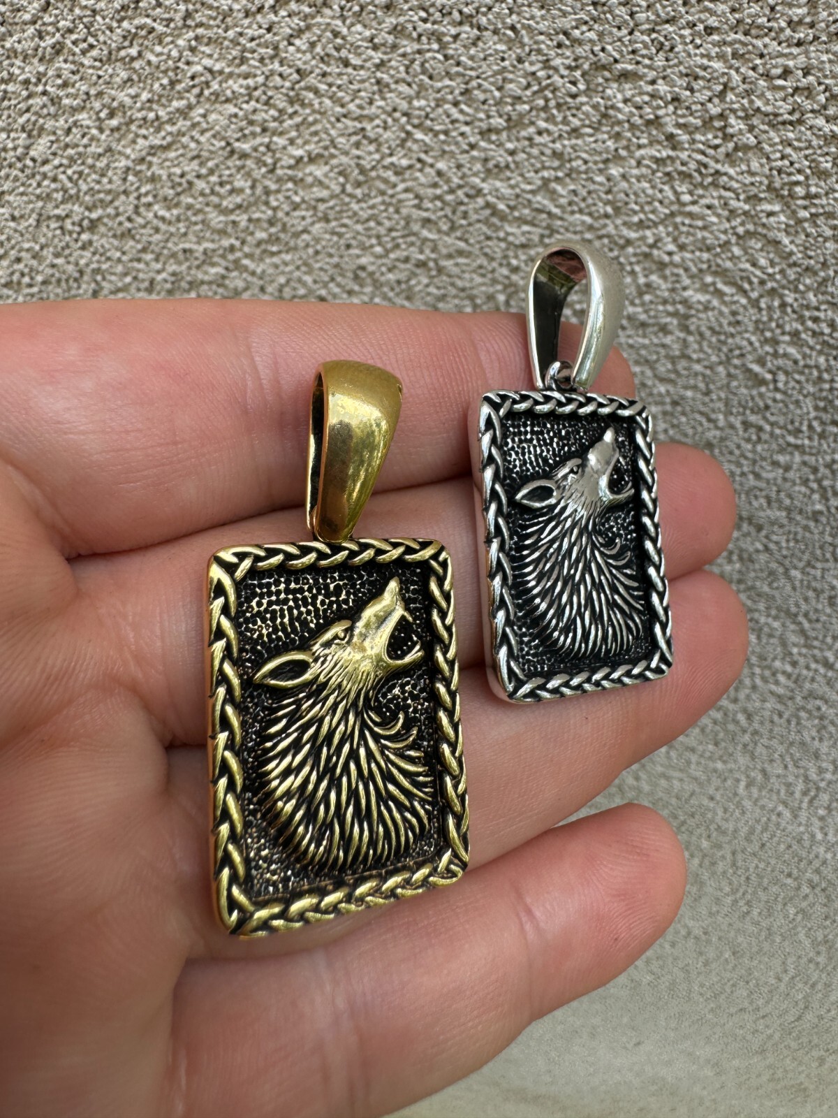 Solid 925 Silver / Gold Plated Oxidized Howling Lone Wolf Pendant Necklace