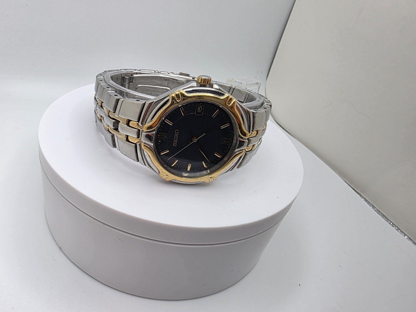 Seiko 7N42-6C10 Quartz Men’s Two-Tone Blue Dial Date Watch