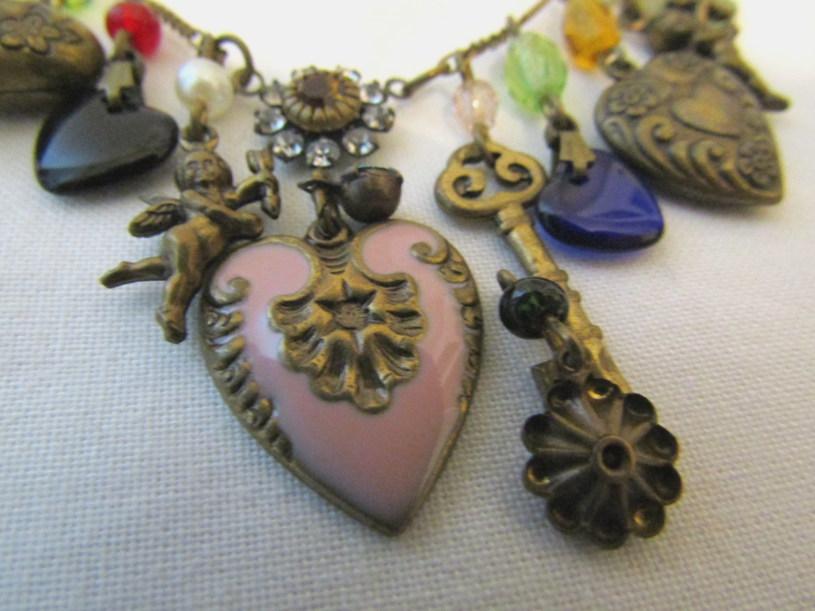 ANNE KOPLIK DESIGNS 18″ GOLD TONE CHAIN CHARM NECKLACE HEARTS CRYSTALS BEADS ETC