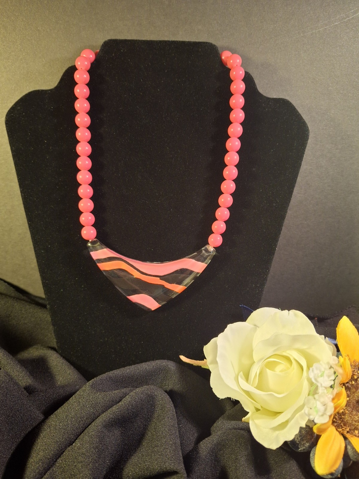 Vintage Hot Pink Lucite Acrylic Necklace 17.5 Inches