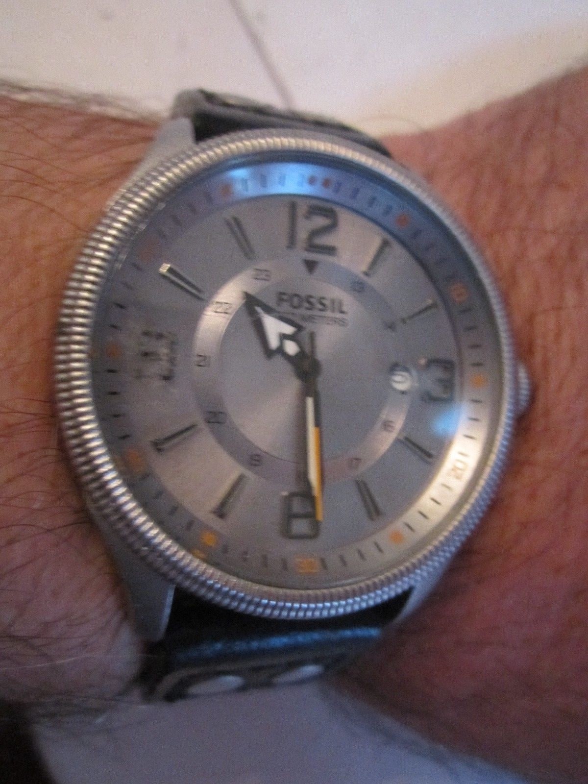 FOSSIL WATCH – STAINLESS STEEL – 100 METERS – 10 ATM – WORKS GREAT – THICK CASE