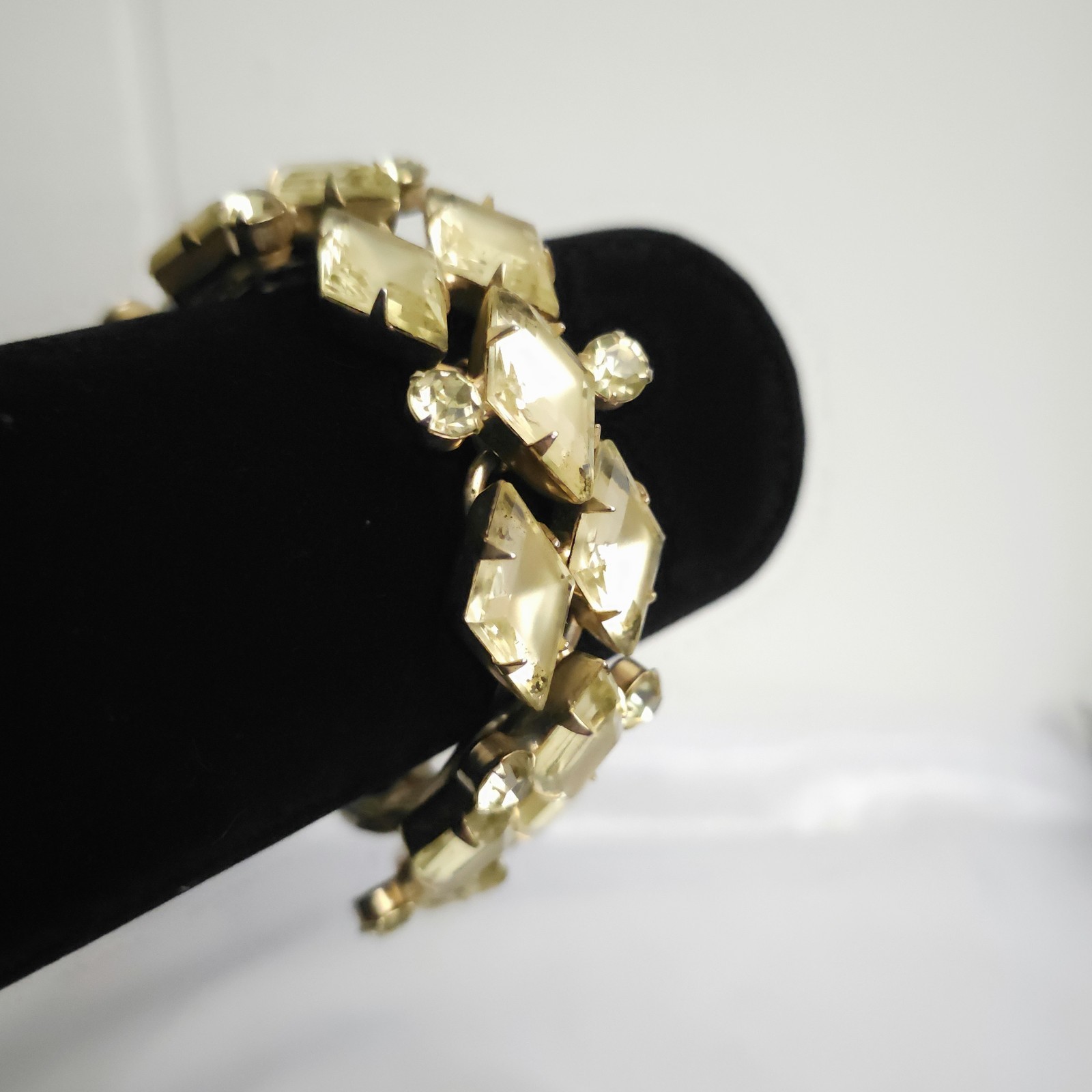 Vtg JULIANA D&E Yellow Jonquil Frosted Kite Rhinestone Set Link Bracelet Brooch