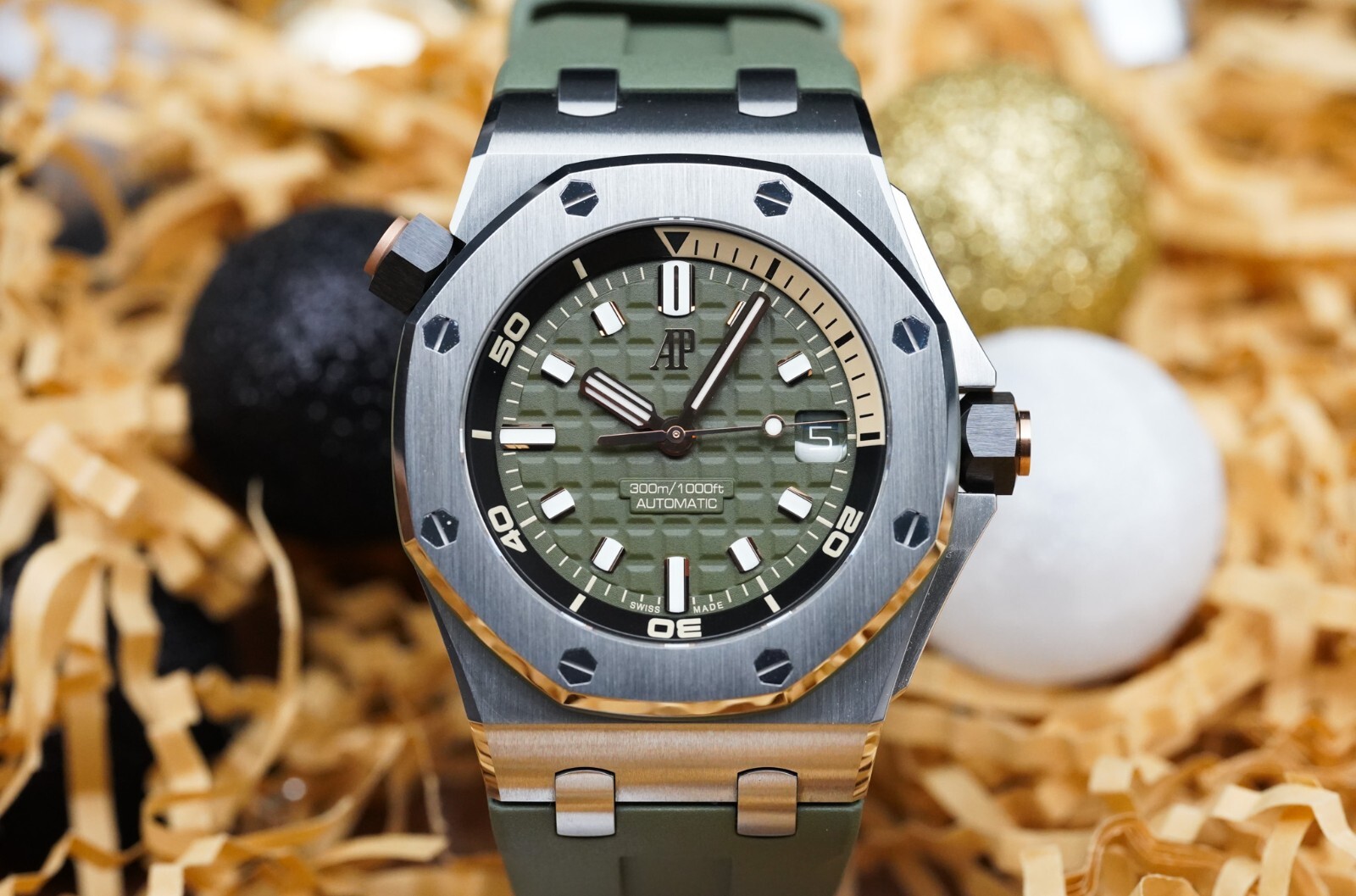 Audemars Piguet Royal Oak Offshore Diver 42MM Khaki Green 15720ST Complete Set