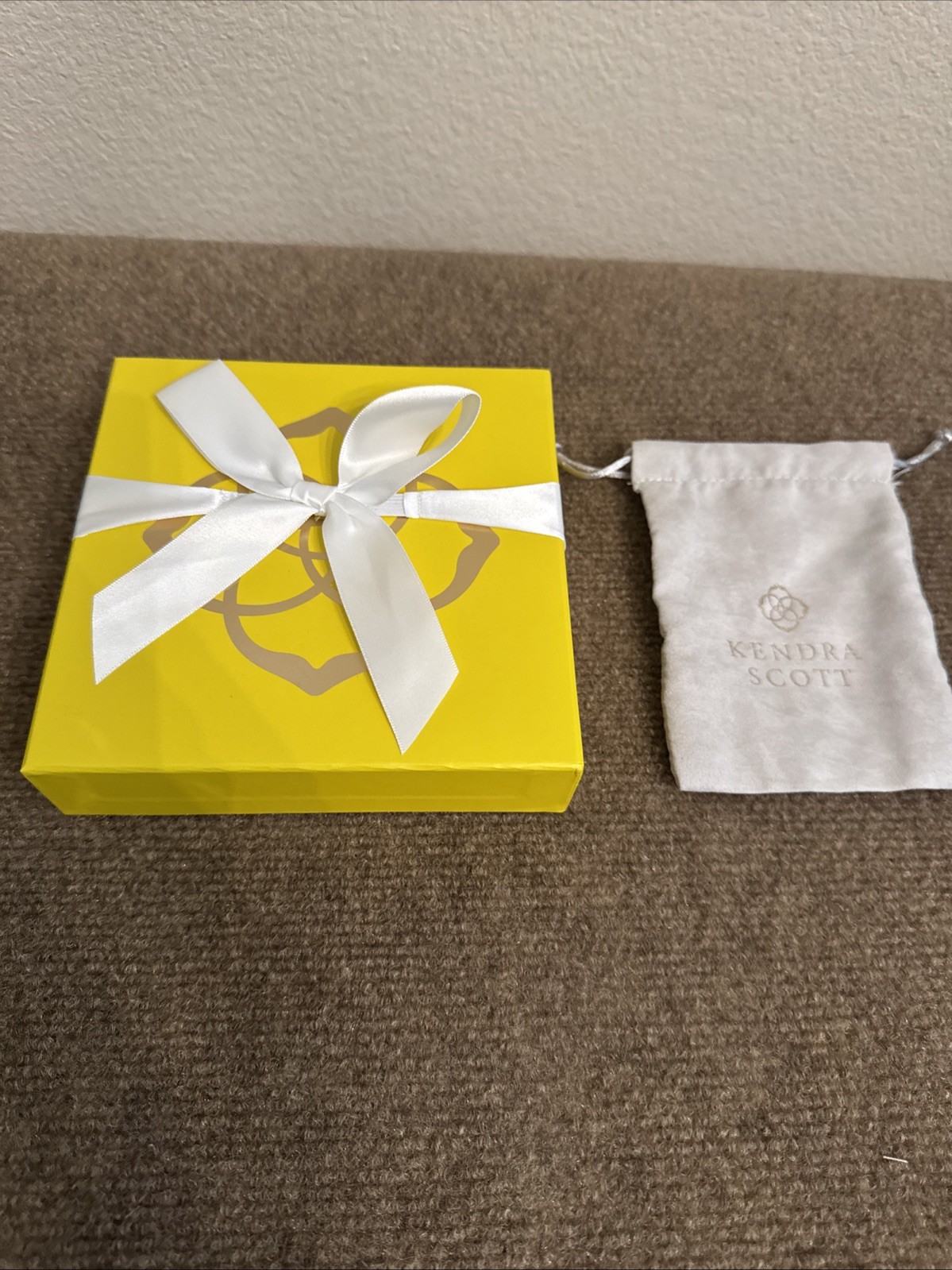Kendra Scott Large Yellow Gift Box w/ White Bow Empty Magnetic Closure 6.25″