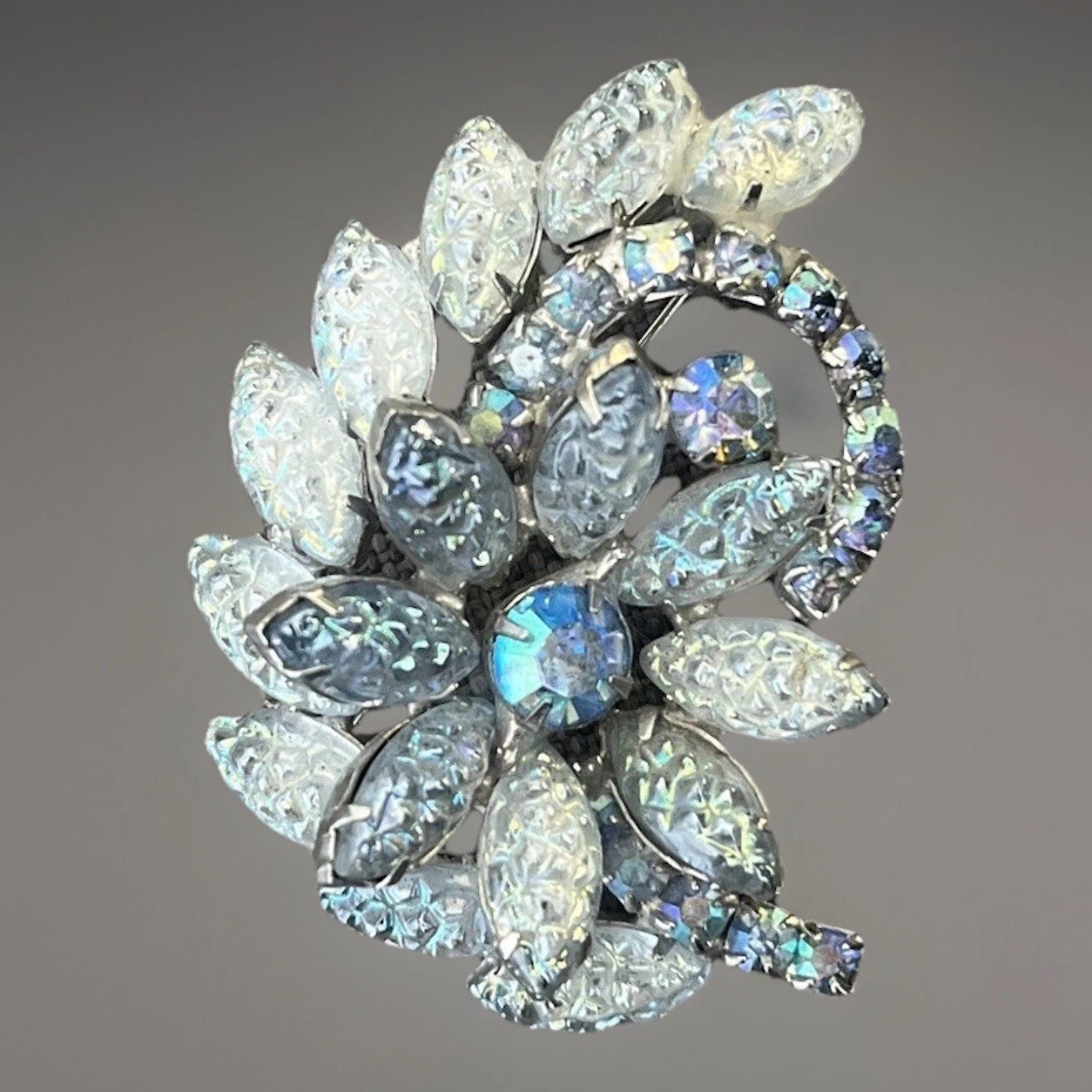 Vintage Beautiful Periwinkle Light Blue Icy Rhinestone Brooch Floral Flowers