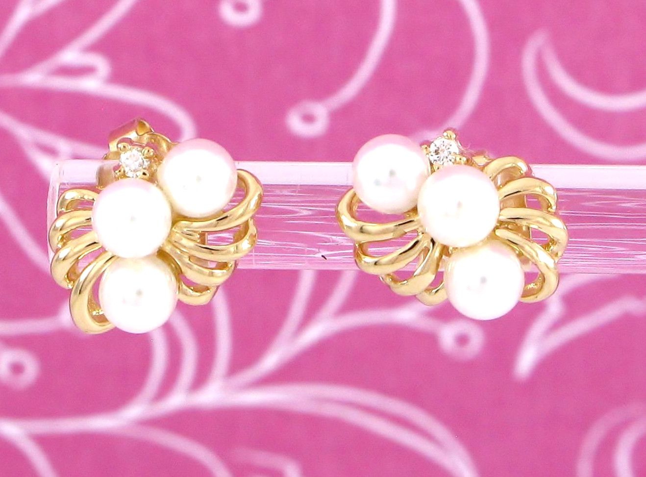 Town & Country Solid 14K Gold Pearl Cluster Diamond Accent Post Earrings 1.98G
