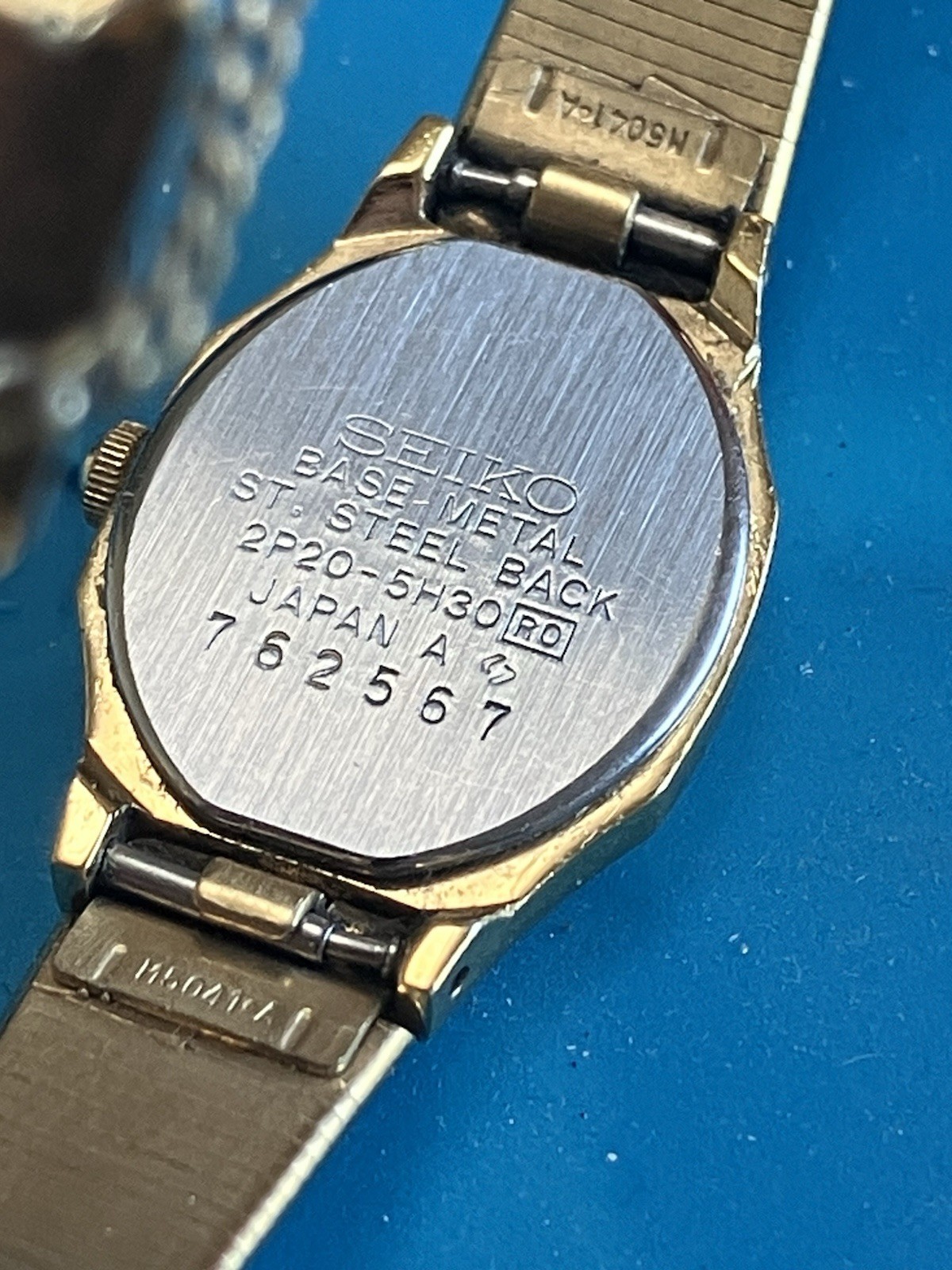 Seiko Women’s Vintage Quartz Watch Gold Tone 2p20-5h30