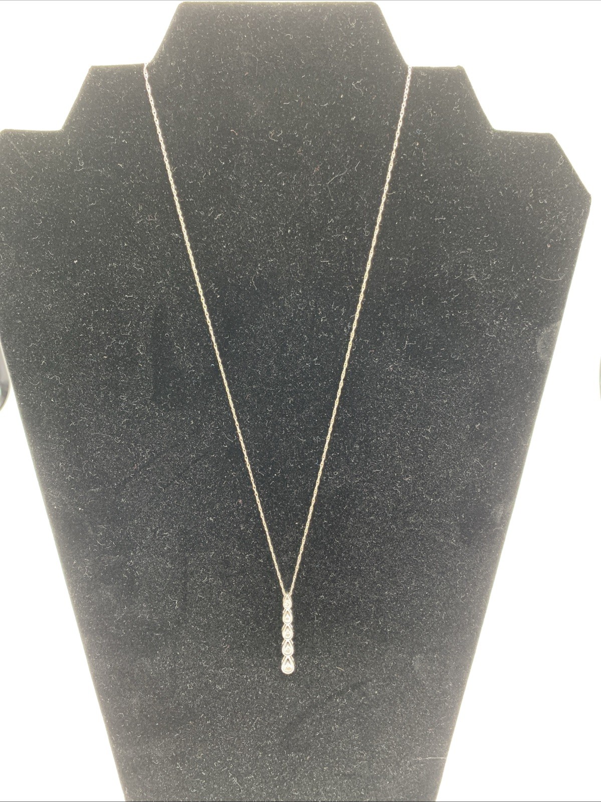 18″ 14k White GoldDiamond Pendant 1/4 Ct Tw, and a very small Spring Ring Clasp