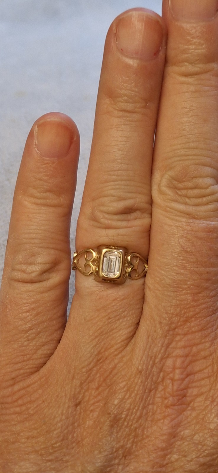 9ct Yellow Gold Ring, Stunning, Size N