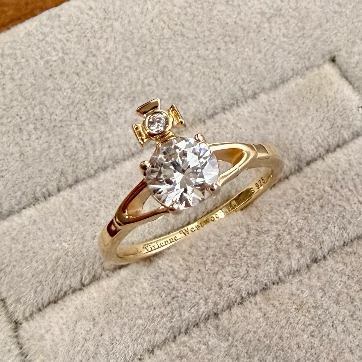 Vivienne Westwood Reina Orb Ring (XS, Gold) Authentic Mint Condition Size 5 US