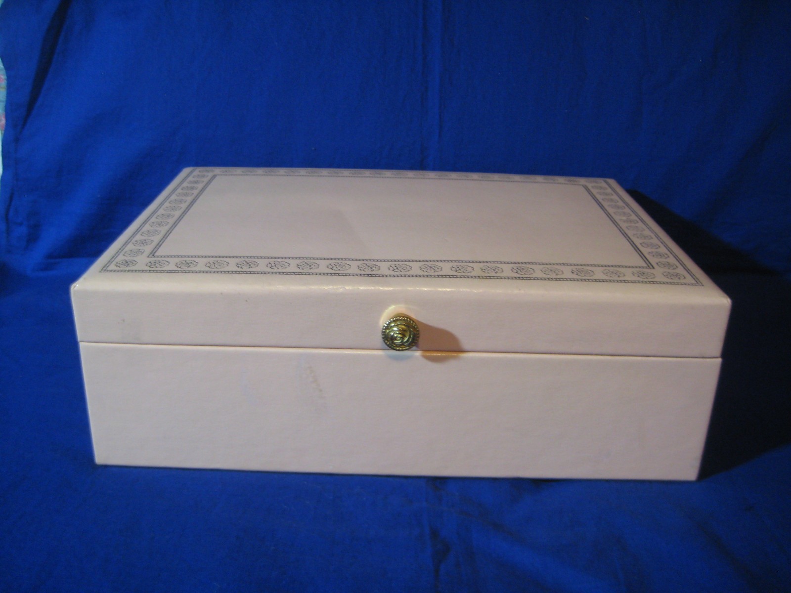 Vintage 1960’s Lady Buxton Jewelry Box Light Pink w/gold flowers