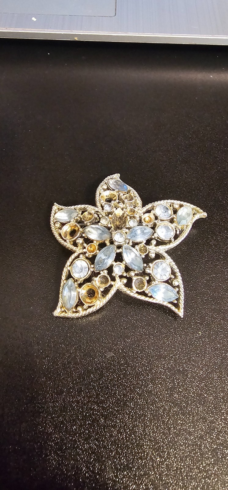 VINTAGE 1967 SARAH COVENTRY “STAR FIRE” RHINESTONE BROOCH