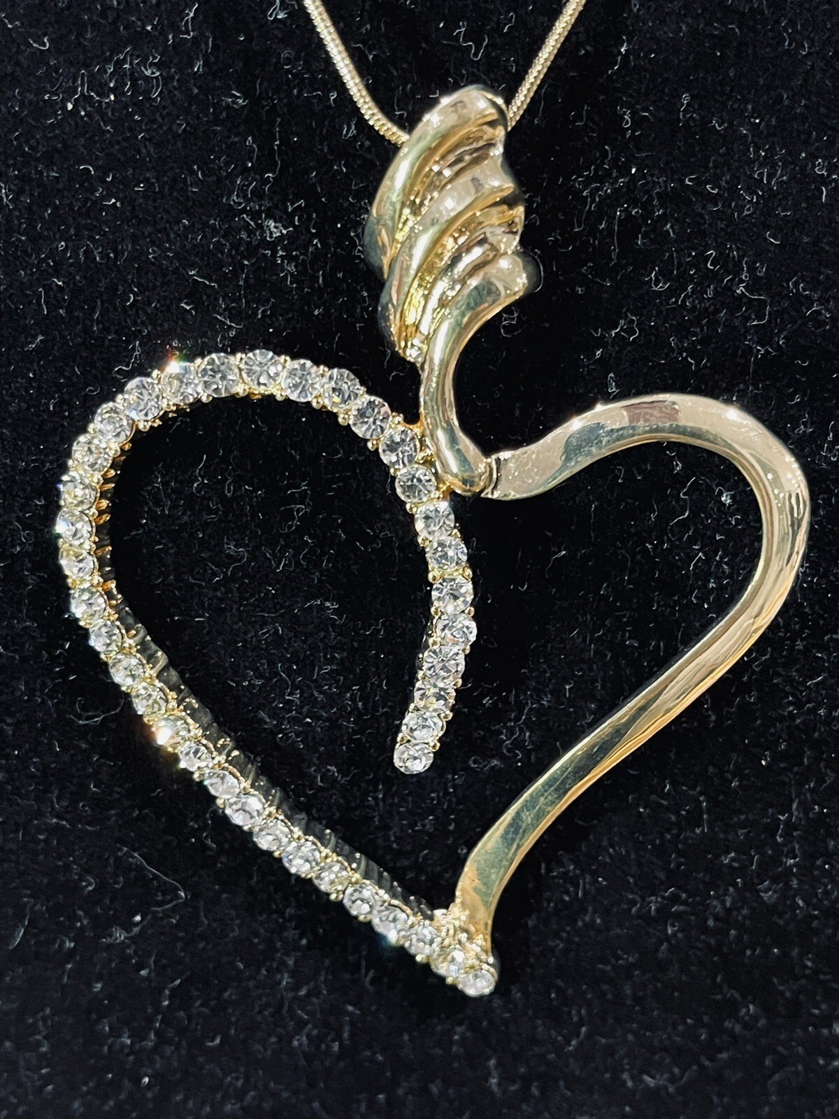 NIB LOVE HEART PENDANT ROUND CUBIC ZIRCONIA 18KT YELLOW GOLD PLATE 18″ CHAIN INC