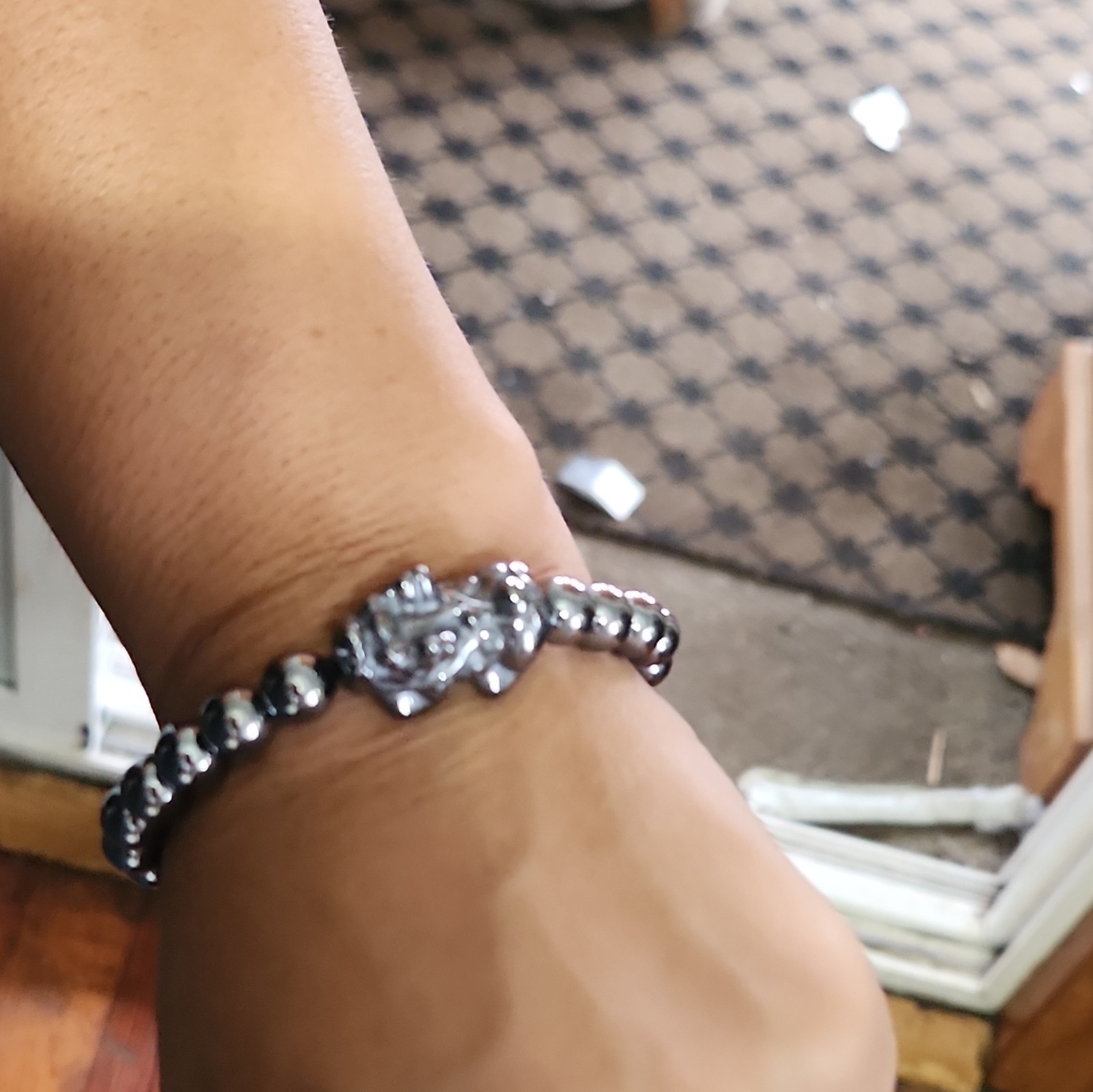 TeraHerz Silver Tone Hematite Round Beaded Stretch Charm Bracelet No Clasp