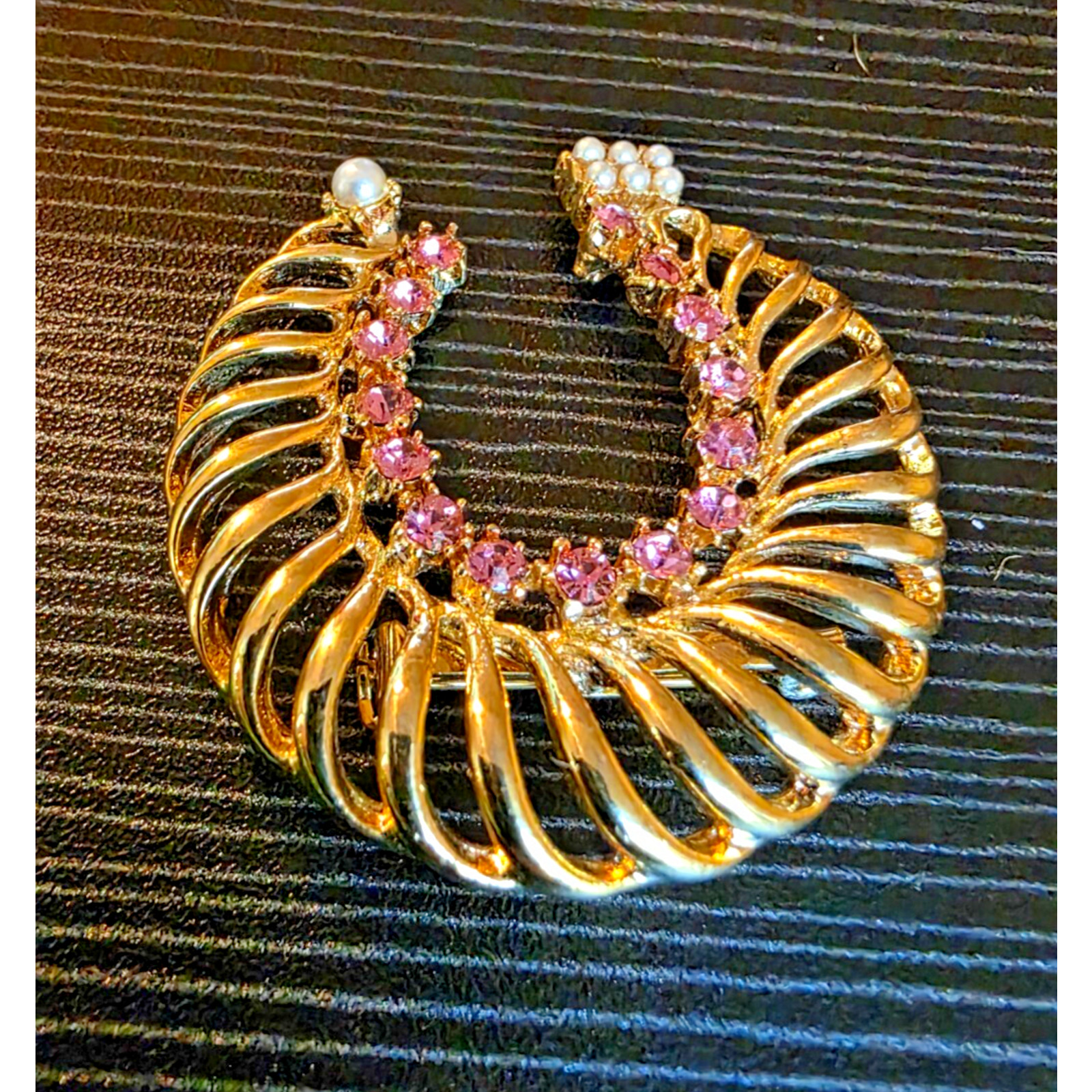 VINTAGE GERRY’S GOLD TONE PINK RHINESTONE PEARL HORSESHOE PIN BROOCH
