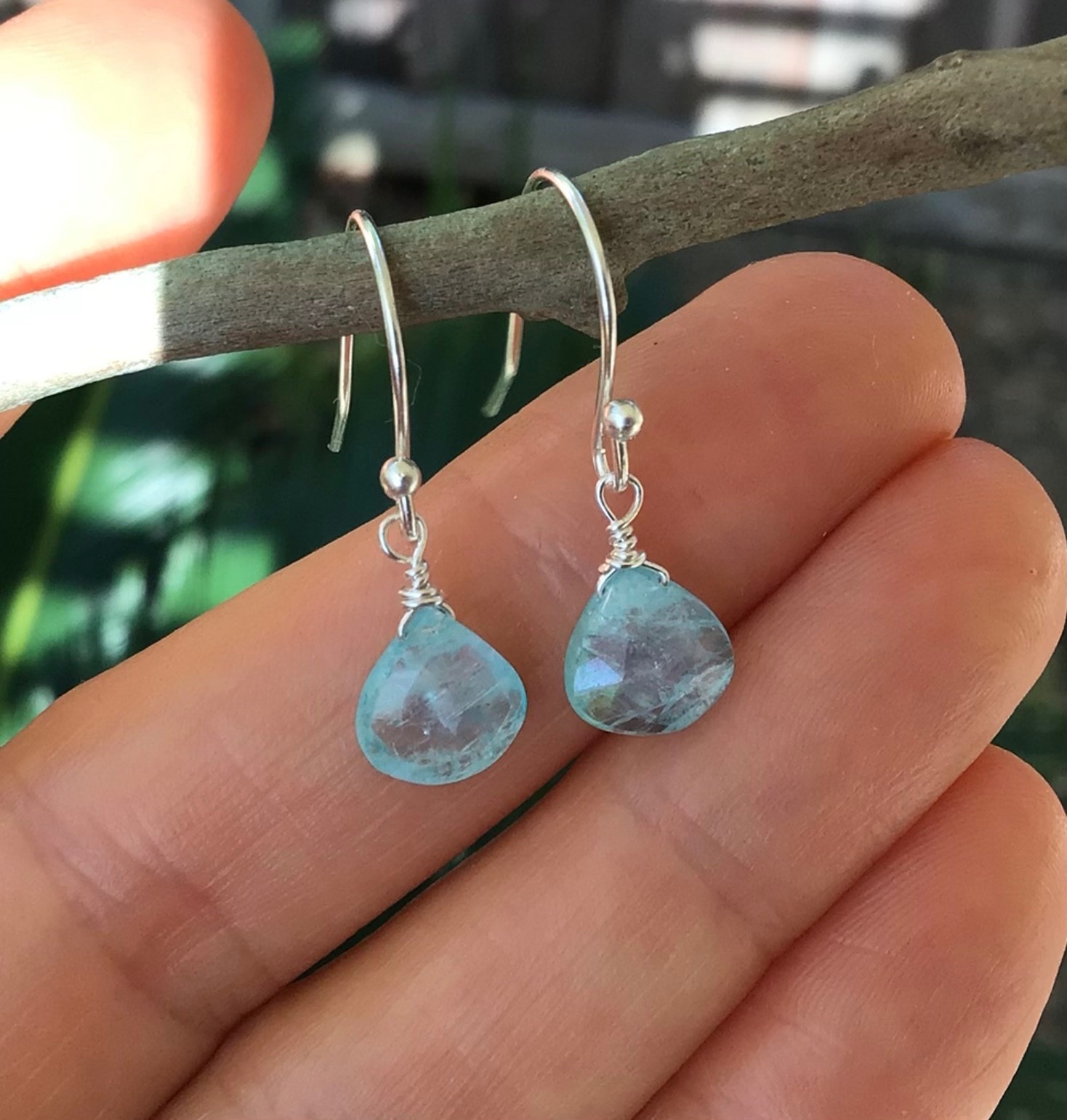 STERLING SILVER NATURAL BLUE AQUAMARINE SUNDANCE CHARM EARRINGS