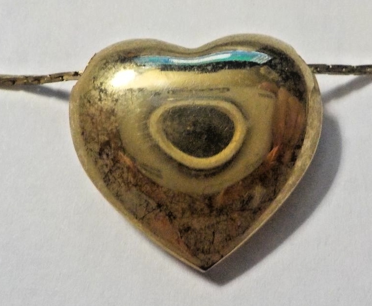 Vintage 29 1/2″ Gold Tone Puffed Sliding Heart On Serpentine Chain