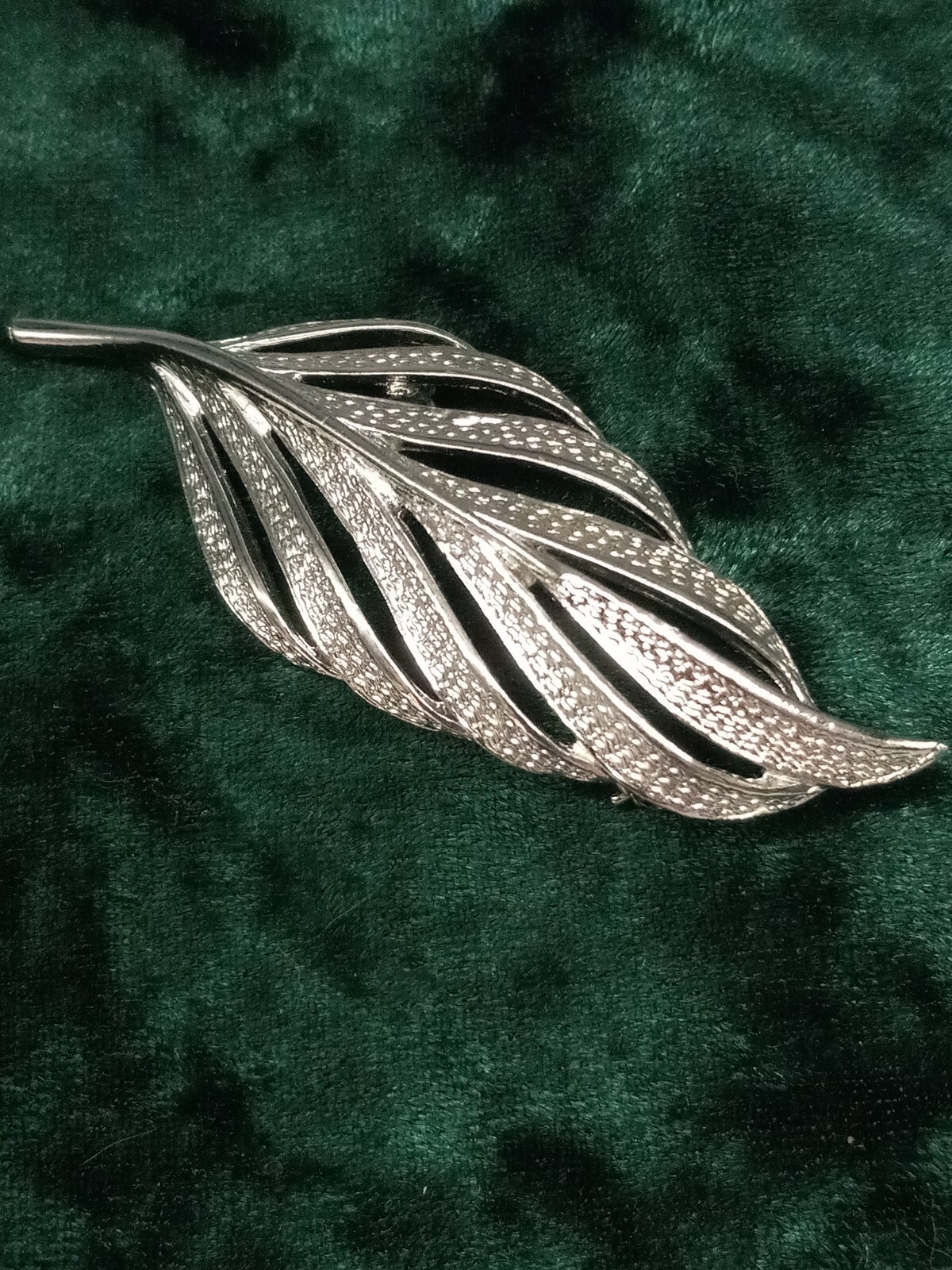 Detailed open work design silver tone Leaf Brooch & Clip-on Earring Set