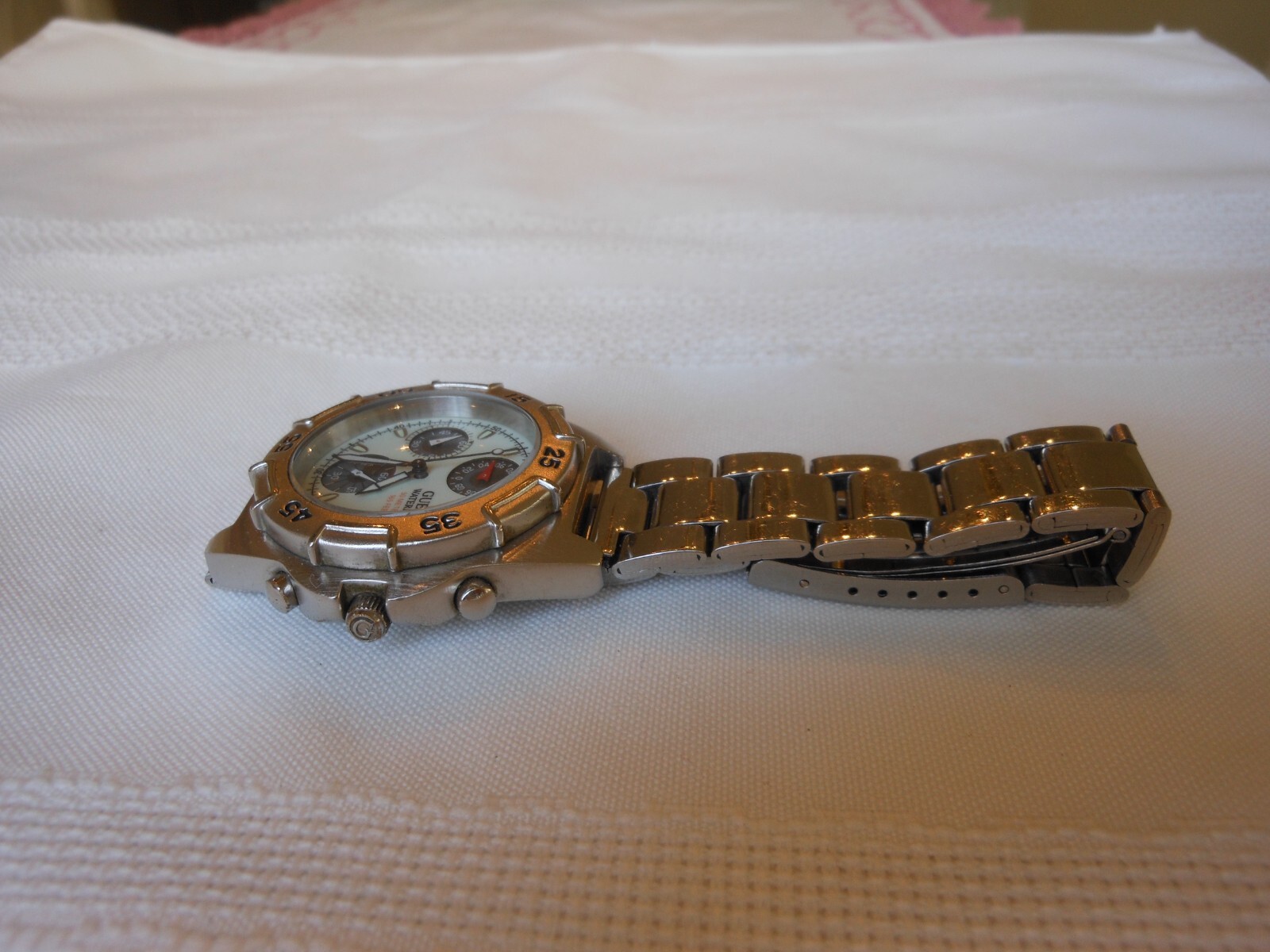 GUESS Vintage Waterpro Chronograph 50 Meters / 165 Feet Watch