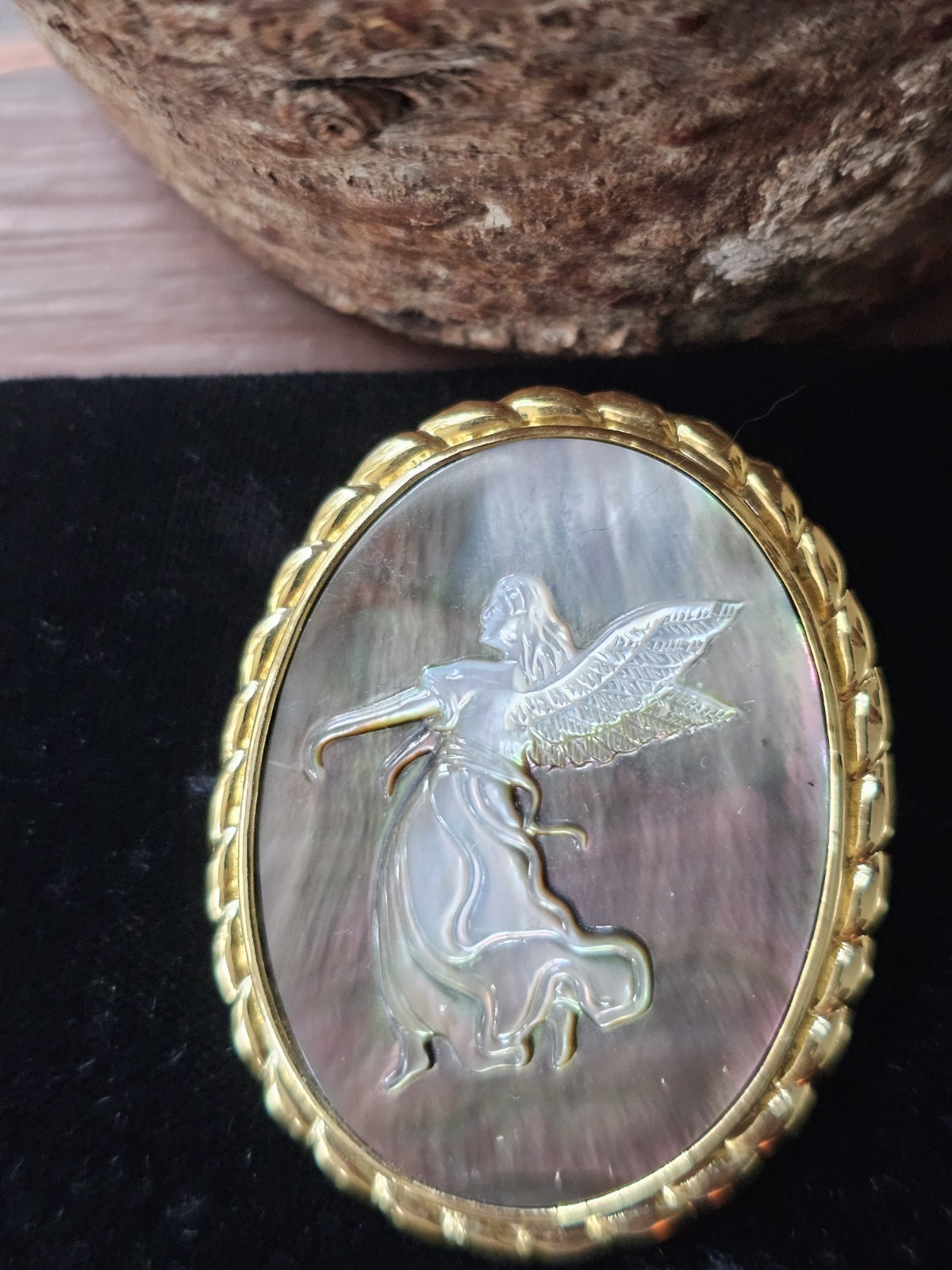 Vtg Brooch/Pendant Carved Cameo Guardian Angel Abalone Shell Gold Tone Oval