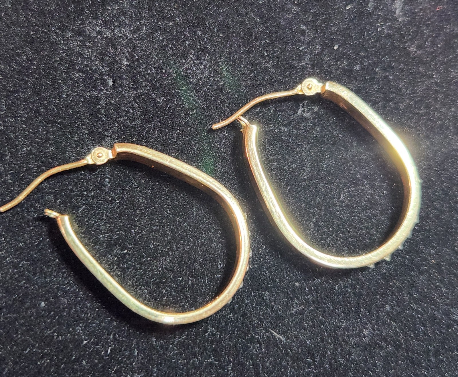 10 KT GOLD 1 In Hoop Earrings Tiny Diamond Accents 1.37 Grams #359