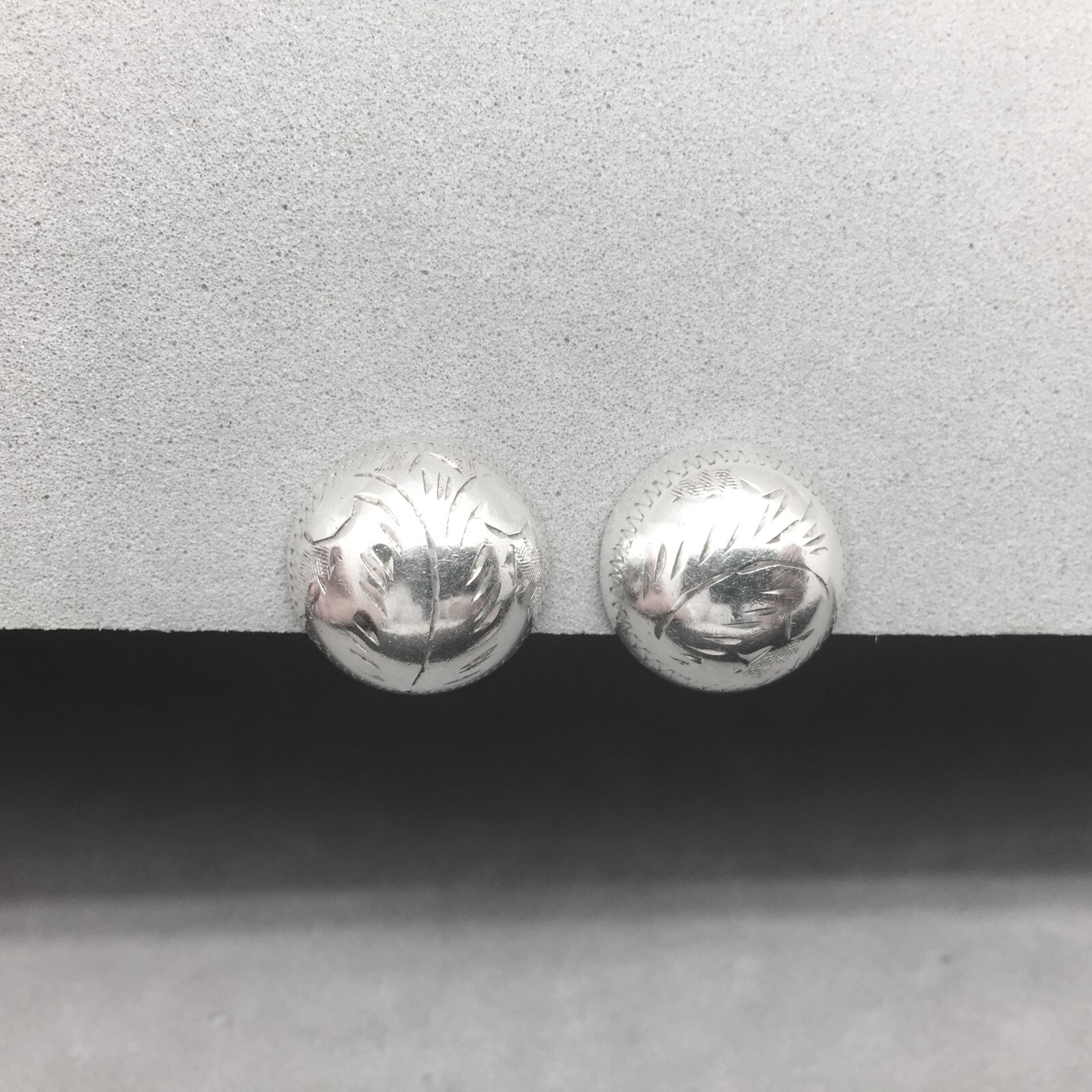 Sterling Silver Dome Button Clip Earrings Hand Engraved 5/8″ Polished 5.4 Gram