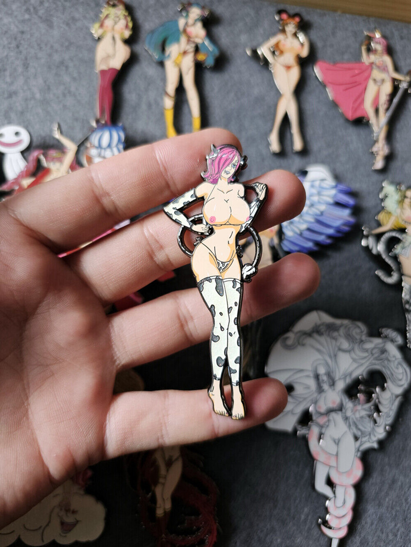 New ！One Piece figure Limited Metal Enamel Pin Badge Anime Collectible
